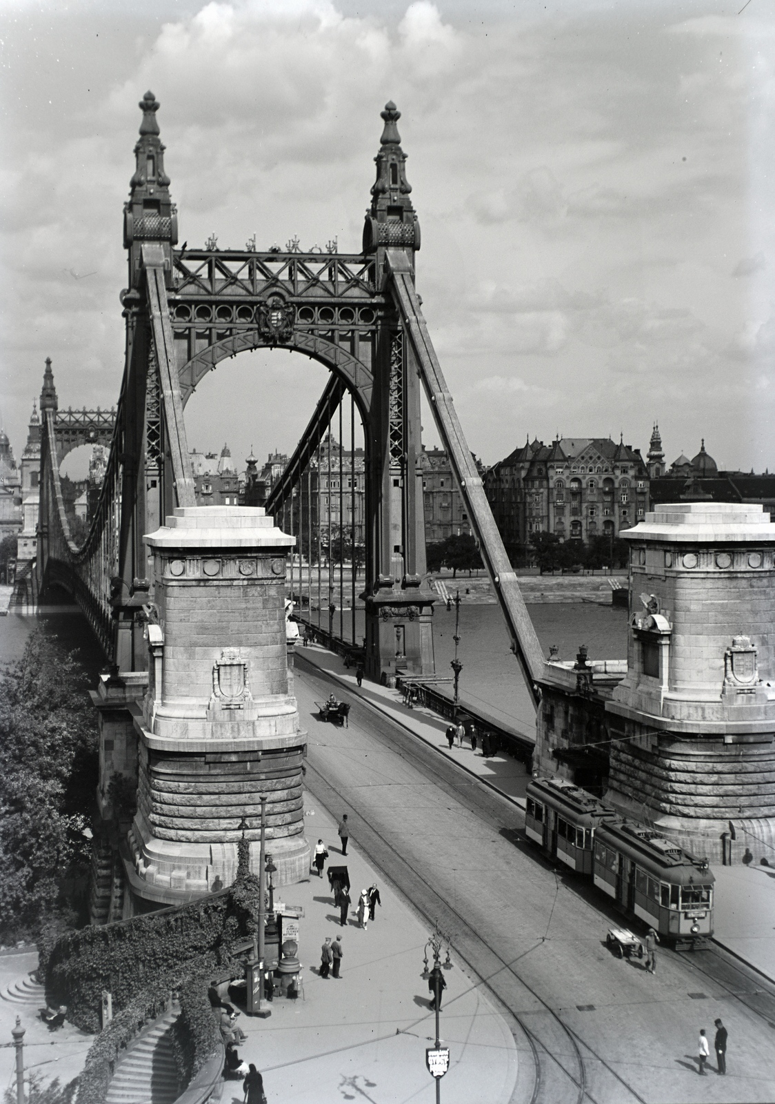 Hungary, Budapest I., Erzsébet híd a Gellérthegyről nézve., 1936, Révay Péter, bridge, river, tram, Danube, Budapest, suspension bridge, Duna-bridge, Antal Kherndl-design, Aurél Czekelius-design, Fortepan #136369