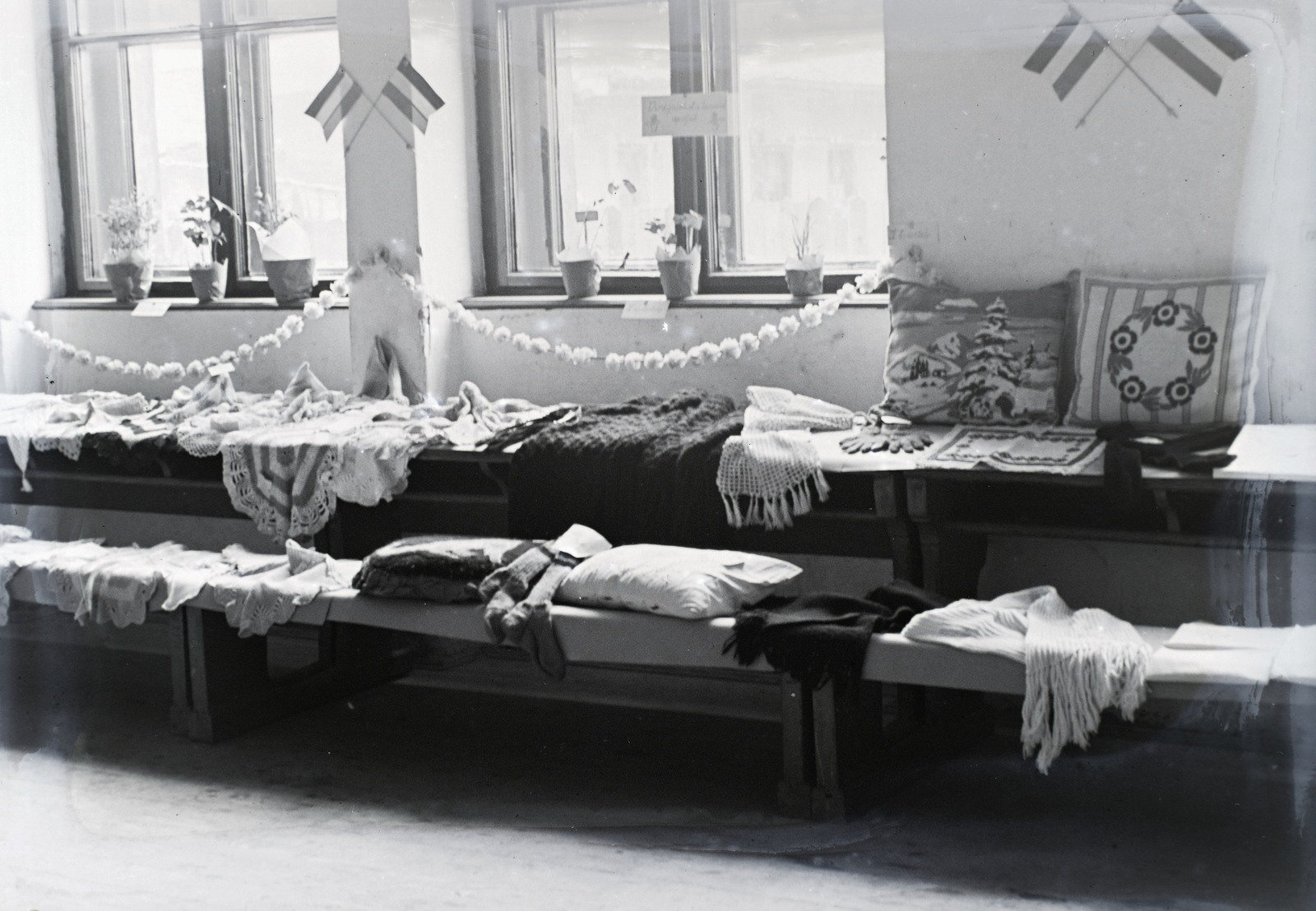 1936, Révay Péter, paper flags, tablecloth, fair, Fortepan #136377