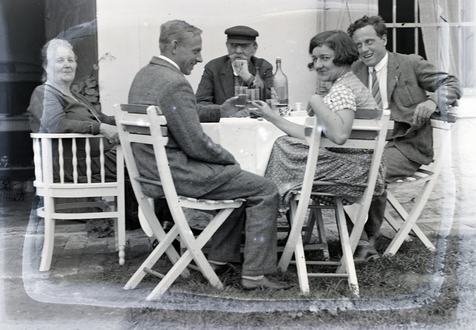 1932, Révay Péter, looking back, clink, table society, Fortepan #136382