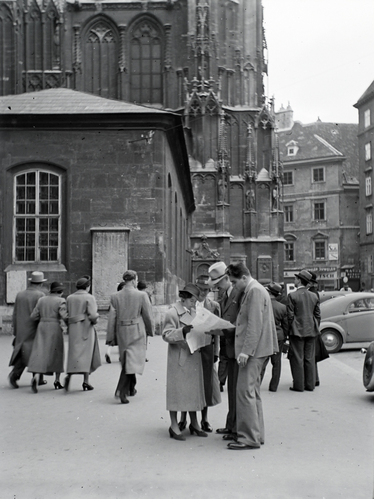 Austria, Vienna, Stephansplatz, balra a Stephansdom / Szent István-székesegyház., 1936, Révay Péter, Fortepan #136421