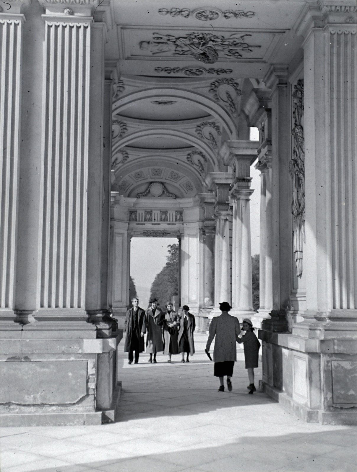 Austria, Vienna, Gloriette a Schönbrunni kastély parkjában., 1938, Révay Péter, gloriette, Johann Ferdinand Hetzendorf von Hohenberg-design, Fortepan #136434