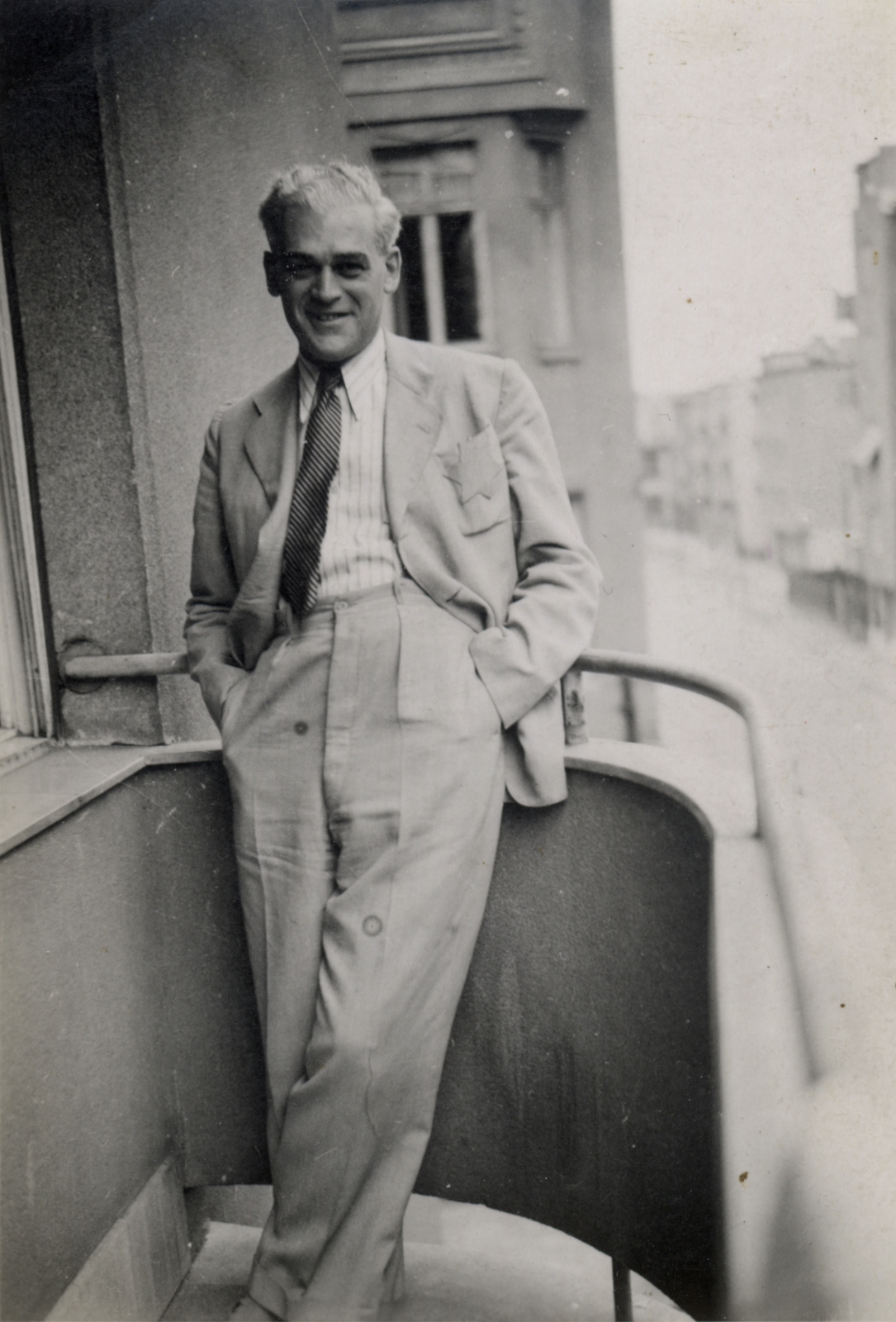 Hungary, Budapest XIII., Pannónia utca 58., 1944, Szilárd család, holocaust, balcony, judaism, antisemitism, Budapest, hands in pockets, yellow star, leg over leg, Fortepan #136463