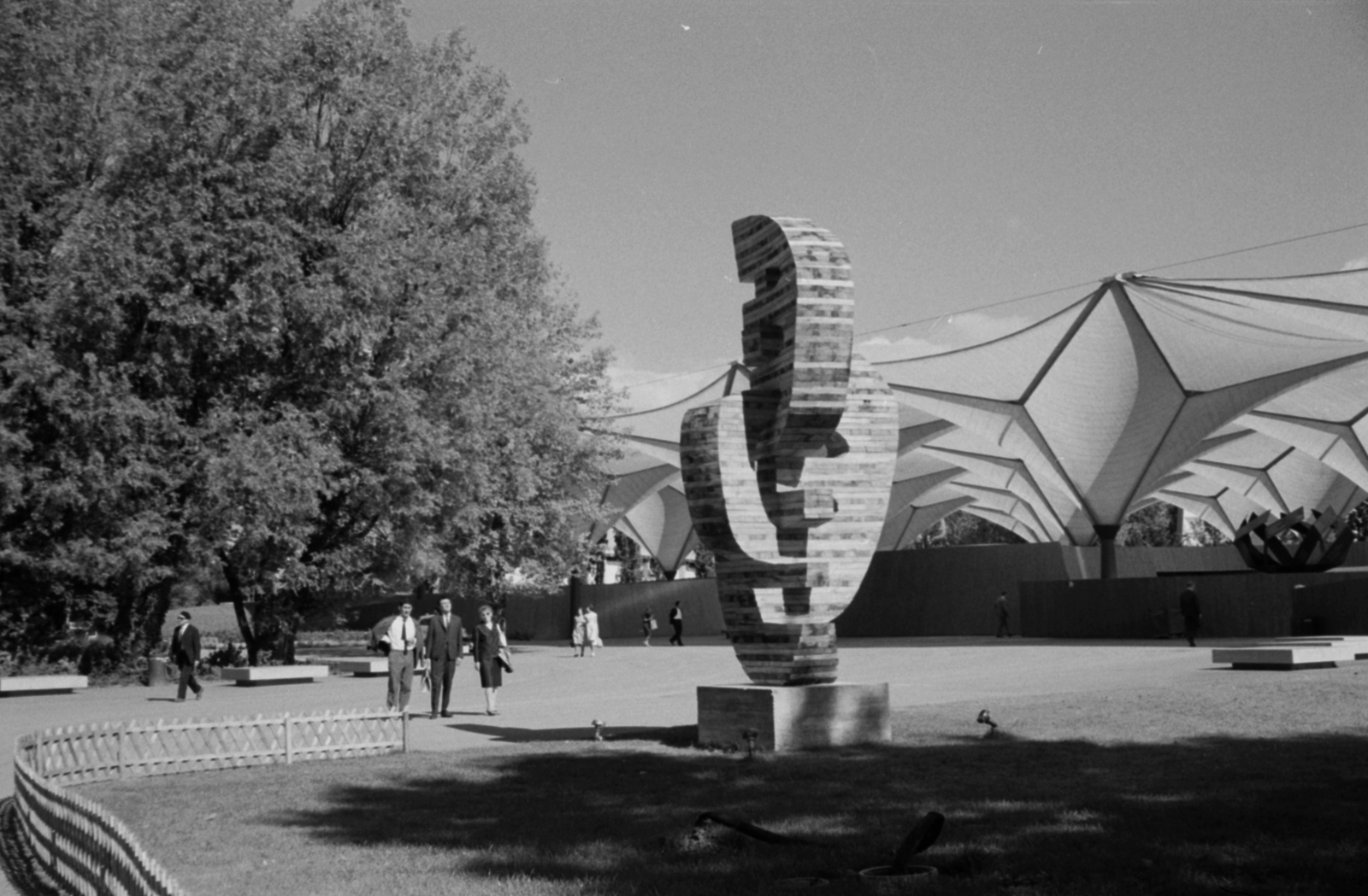 Switzerland, Lausanne, Expo 64 (svájci nemzeti kiállítás 1964. április 30. - október 25.) a Genfi-tó partján., 1964, Vészi Ágnes, modern art, Fortepan #136481