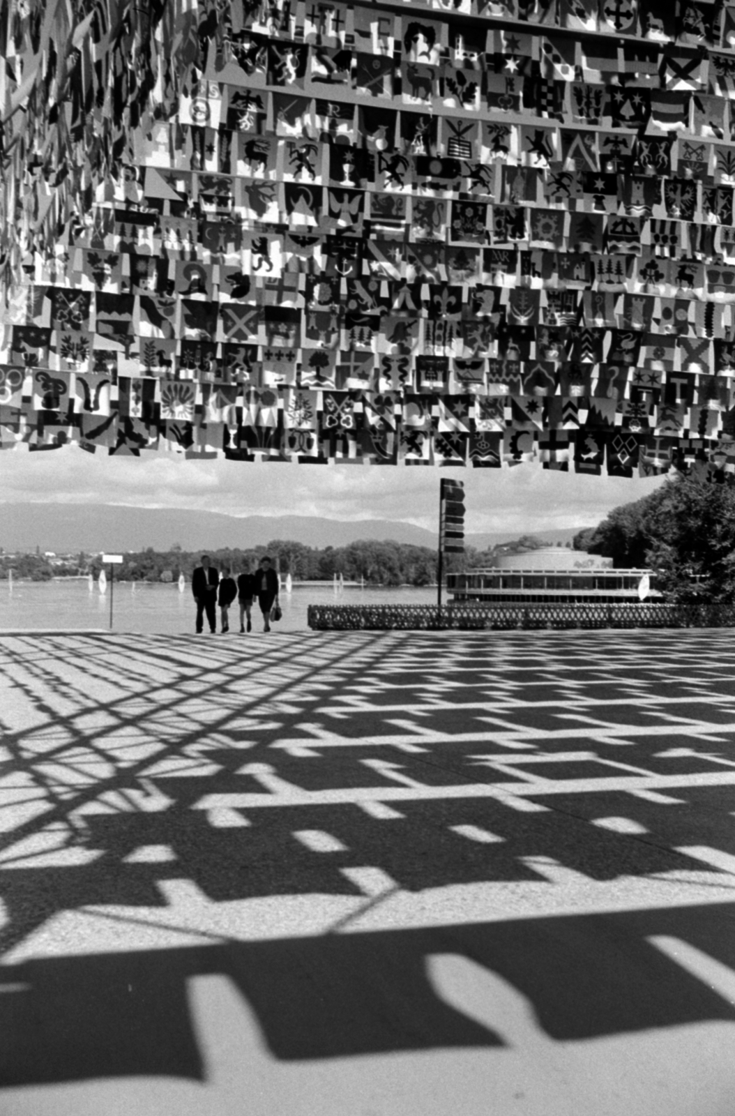 Switzerland, Lausanne, Expo 64 (svájci nemzeti kiállítás 1964. április 30. - október 25.) a Genfi-tó partján., 1964, Vészi Ágnes, shadow, geometry, Fortepan #136482