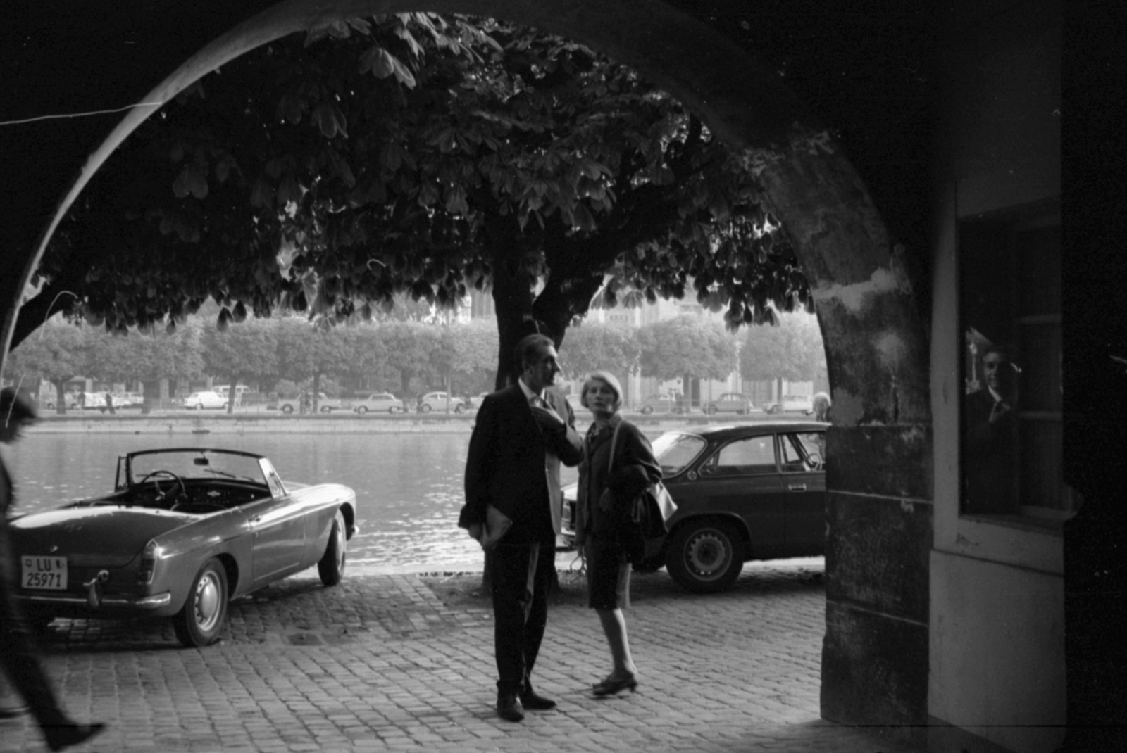 Switzerland, Luzern, Unter der Egg, háttérben a Reuss folyó., 1969, Vészi Ágnes, Alfa-Romeo brand, number plate, convertible, Fortepan #136502