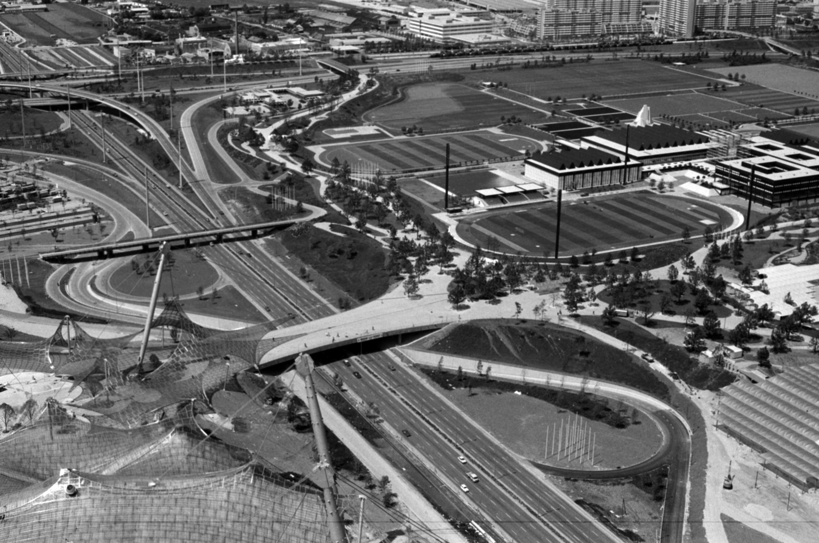 Germany, Munich, Olimpiai Park az Olimpiatoronyból nézve, középen a Georg Brauchle Ring., 1972, Vészi Ágnes, Olympics, stadium, FRG, Günter Behnisch-design, Frei Paul Otto-design, Fortepan #136547