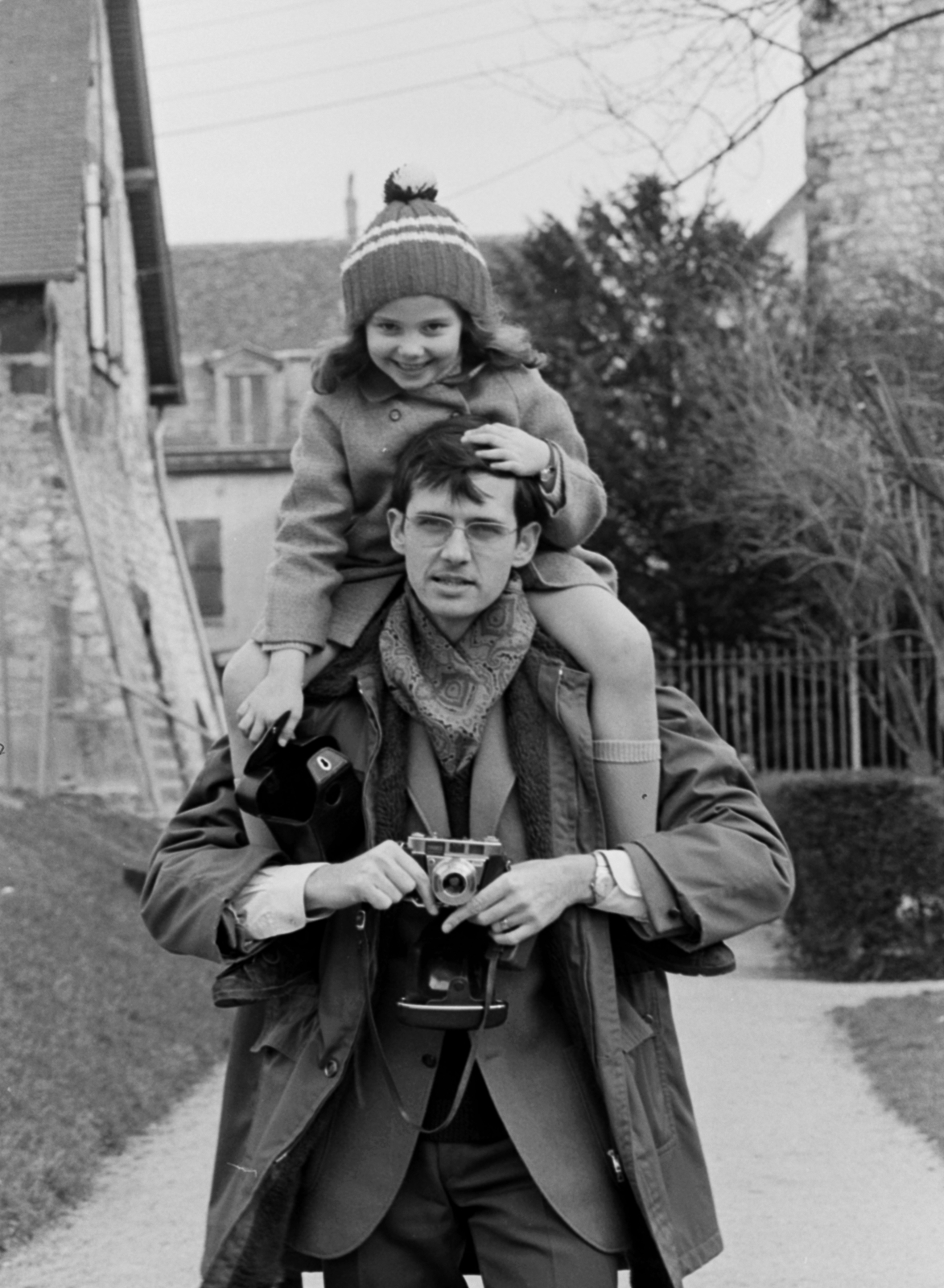 1975, Vészi Ágnes, camera, sitting on the shoulders, Fortepan #136585