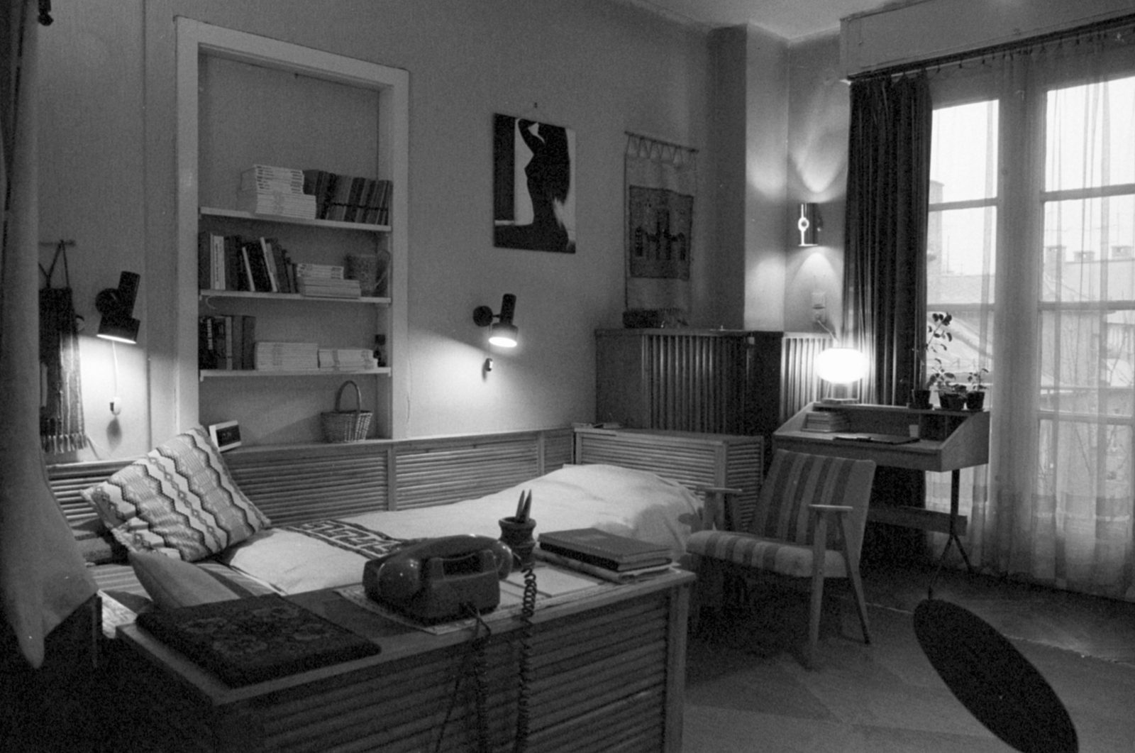 Hungary, Budapest I., Attila út 22., Vészi Endre költő, író lakása., 1977, Vészi Ágnes, nude photo, interior, Budapest, Fortepan #136591