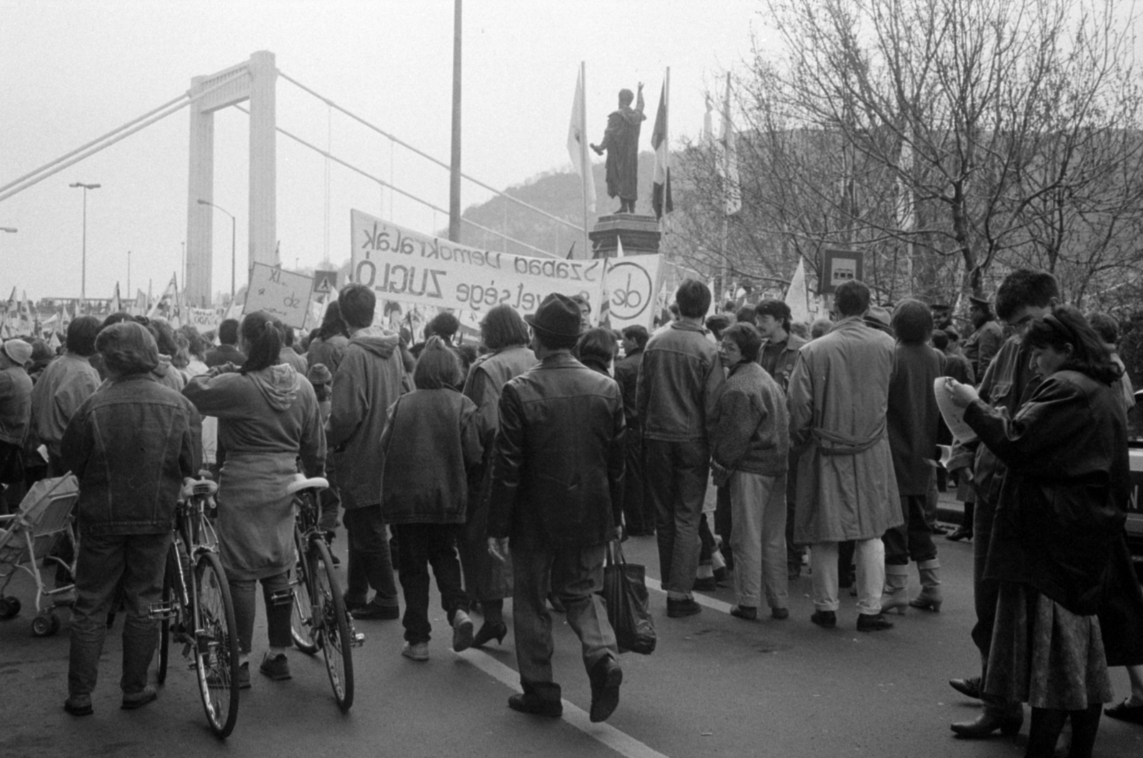 Hungary, Budapest V., Petőfi tér, március 15-i megemlékezés résztvevői., 1990, Vészi Ágnes, Budapest, Fortepan #136601