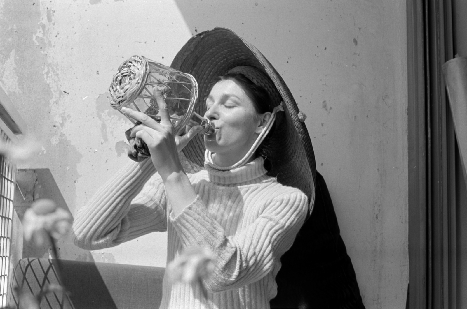 1978, Vészi Ágnes, straw hat, drinking, Fortepan #136679