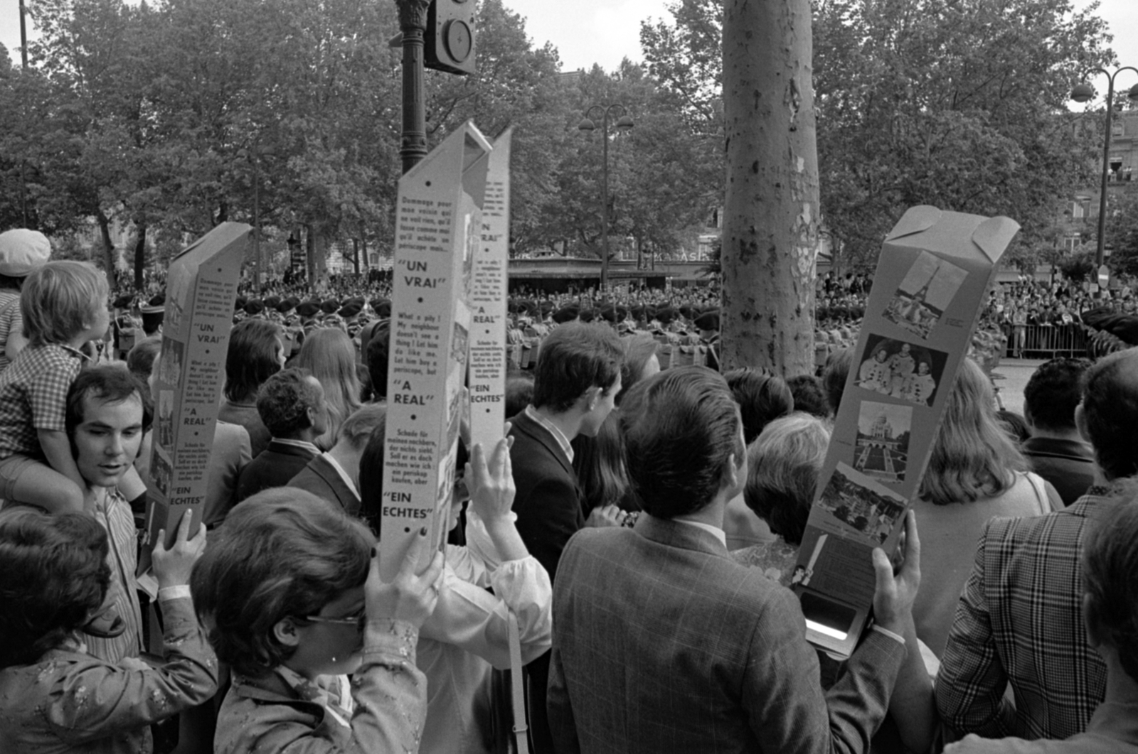 France, Paris, Place de la République., 1977, Vészi Ágnes, periscope, peeking, Fortepan #136713