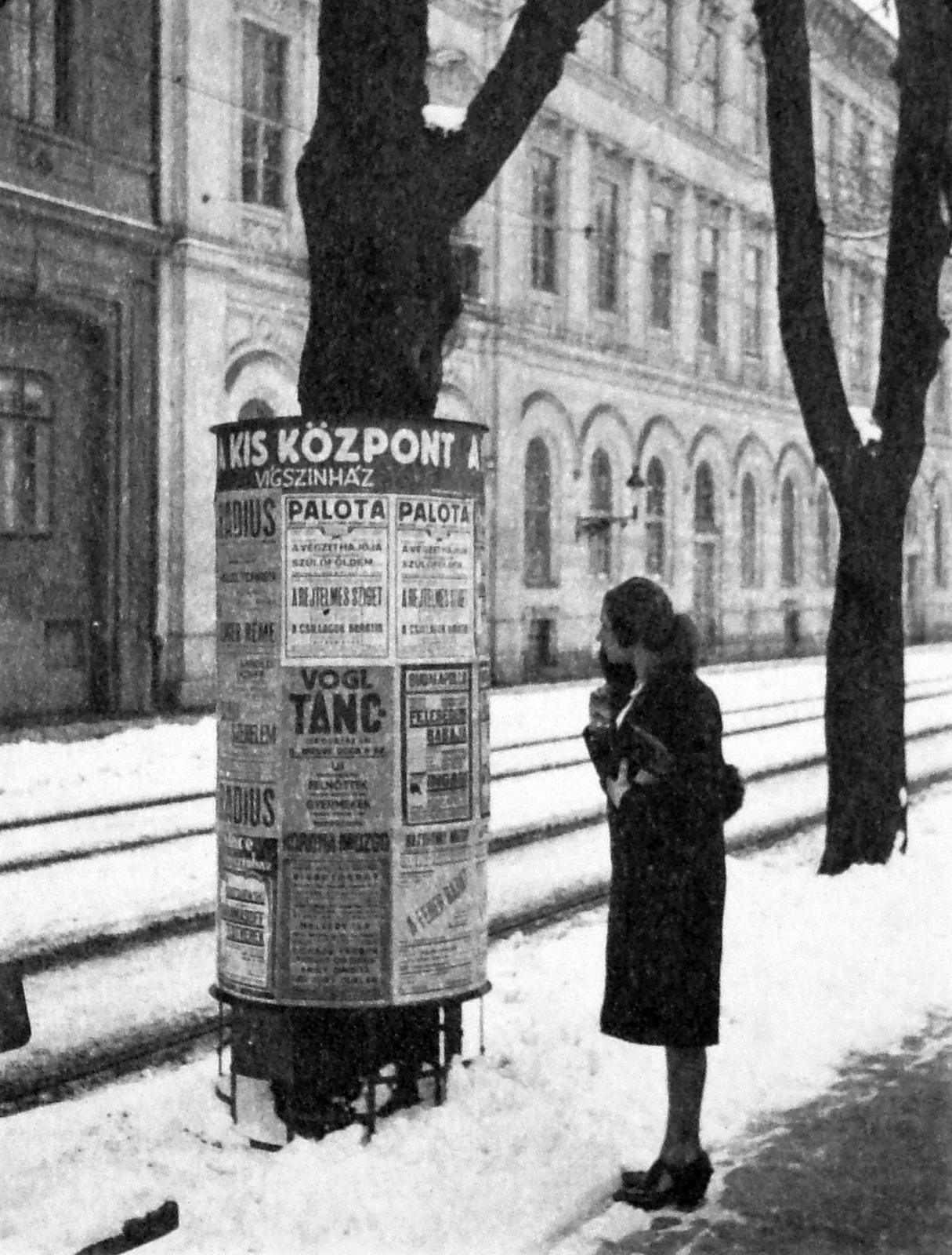 Hungary, Budapest I., Bem (Margit) rakpart, a Széchenyi Lánchíd és a Jégverem utca között., 1931, Fortepan, ad pillar, Budapest, Fortepan #13674