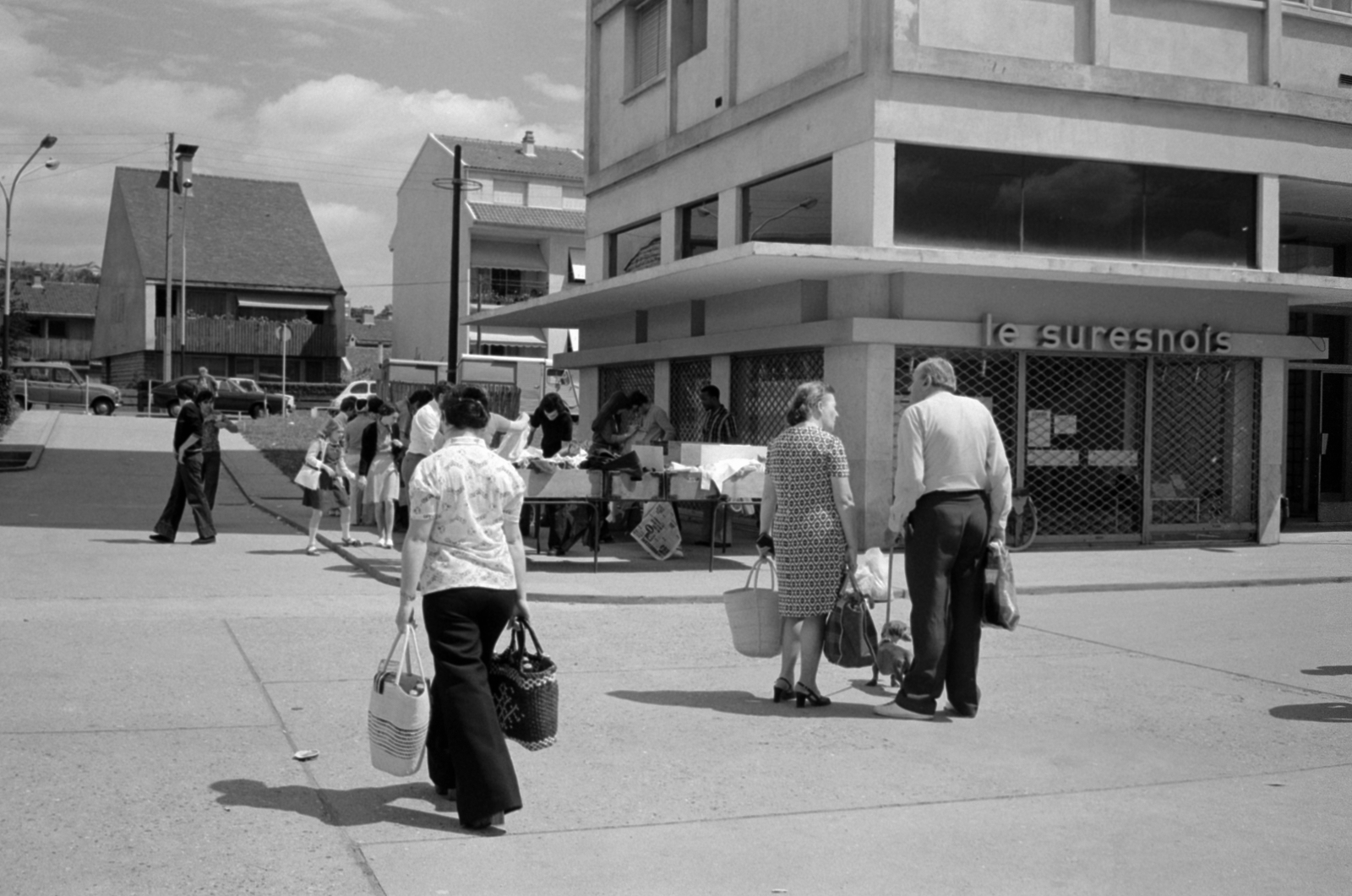 Franciaország, Suresnes, Place de la Halle, háttérben a Rue Albert Caron., 1983, Vészi Ágnes, Fortepan #136745