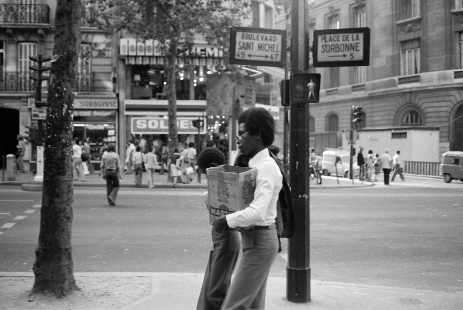France, Paris, Boulevard Saint-Michel a Place de la Sorbonne felől nézve, szemben a Rue de Vaugirard torkolata., 1975, Vészi Ágnes, street name sign, Fortepan #136752