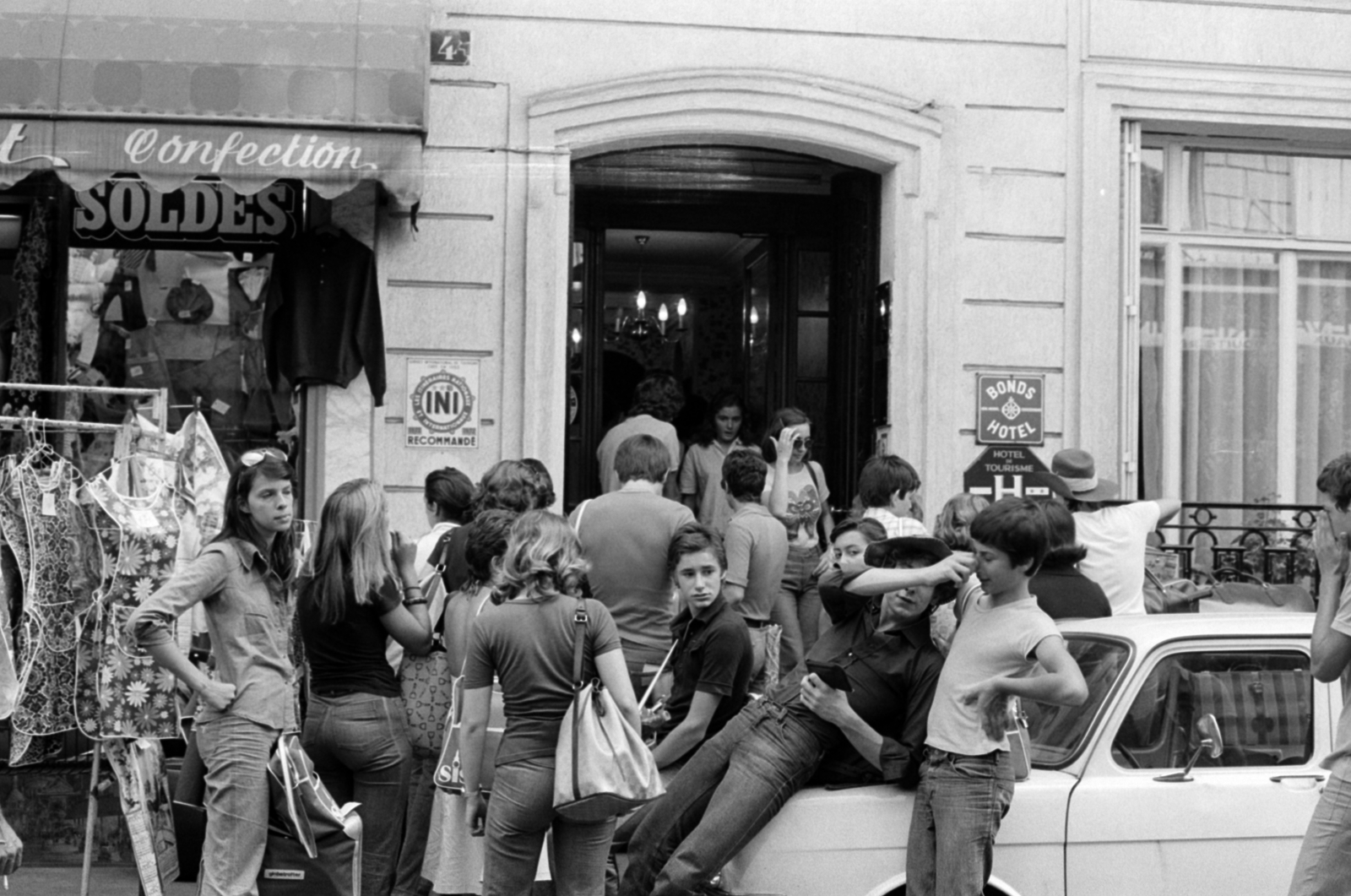1975, Vészi Ágnes, youth, clothing store, sitting on a car, Fortepan #136775