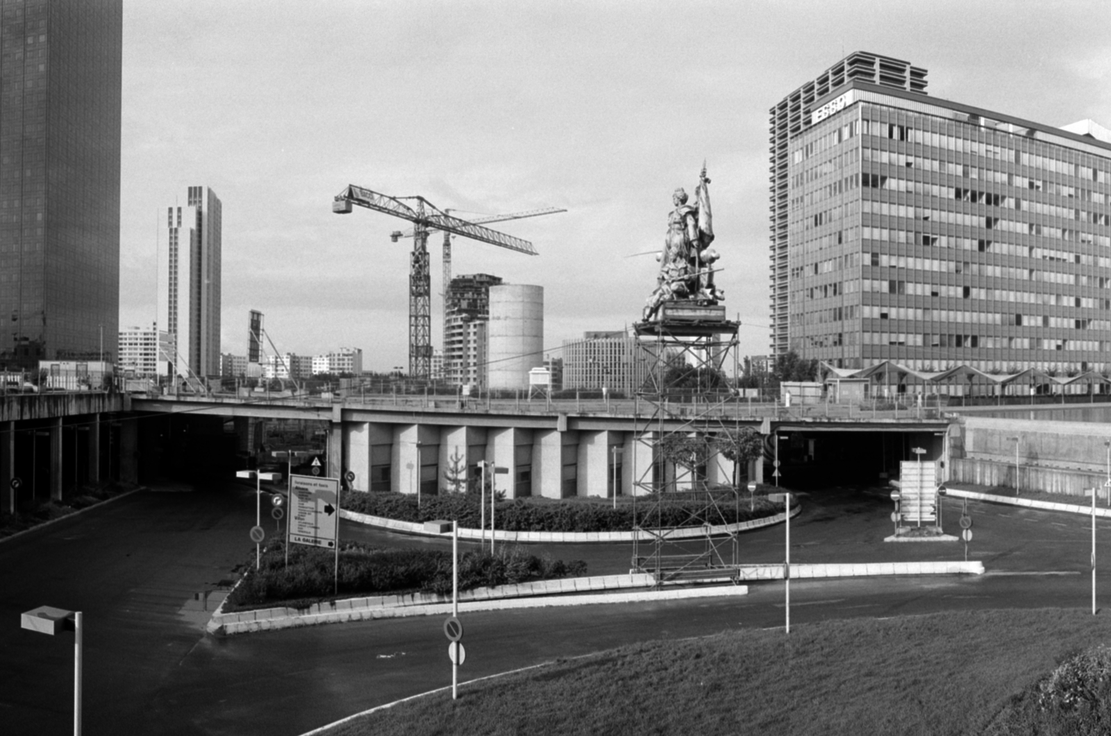 Franciaország, La Défense üzleti központ Párizs elővárosában., 1974, Vészi Ágnes, építkezés, modern építészet, Fortepan #136793