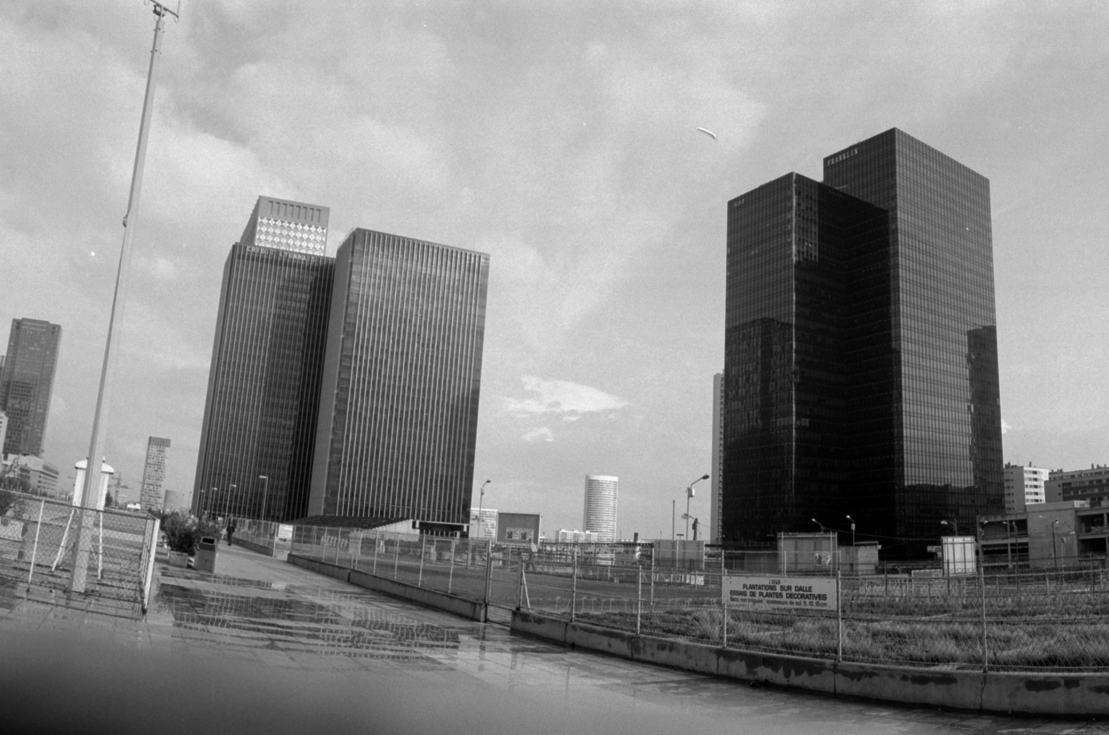 Franciaország, Puteaux, La Défense üzleti központ Párizs elővárosában. Place de la Défense., 1974, Vészi Ágnes, felhőkarcoló, Fortepan #136798