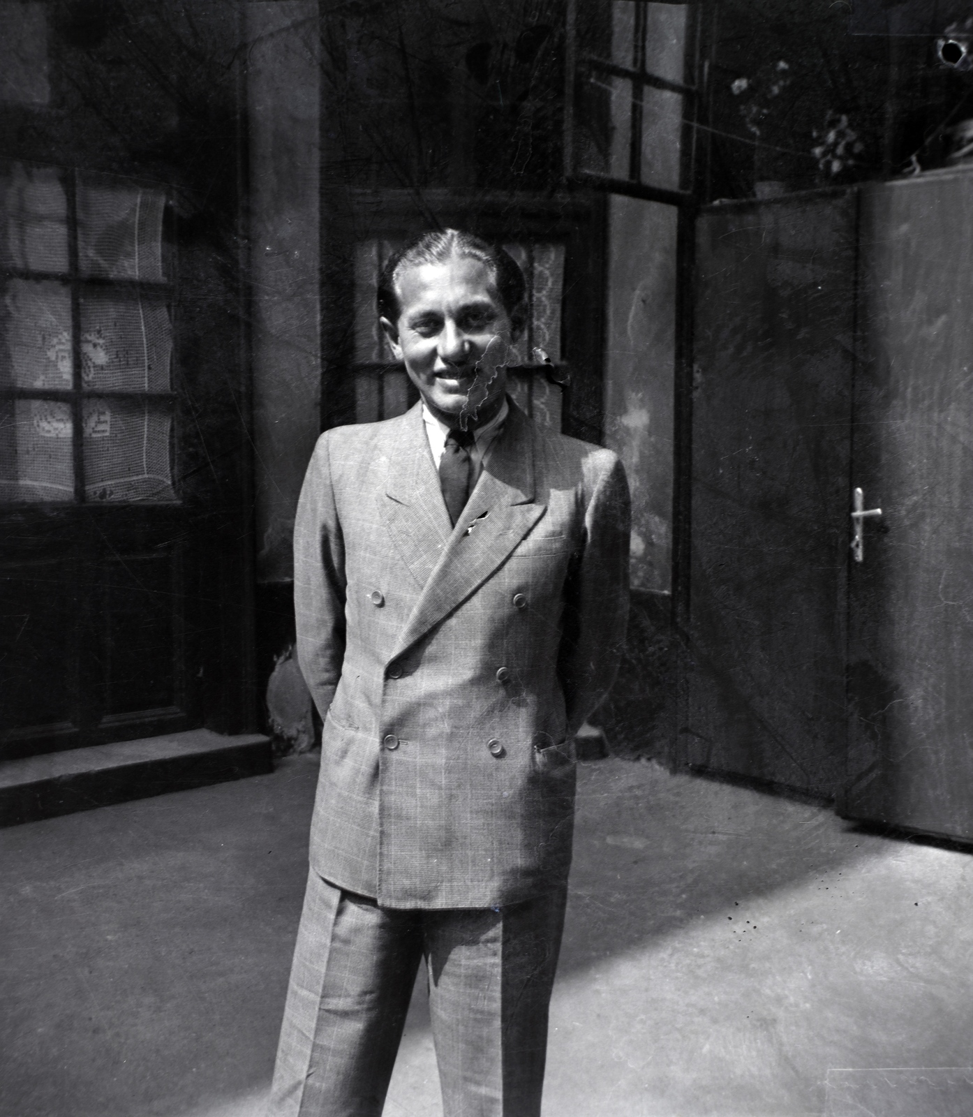 Hungary, Budapest, Vészi Endre költő, író., 1938, Vészi Ágnes, hands behind the back, double-breasted coat, Fortepan #136821