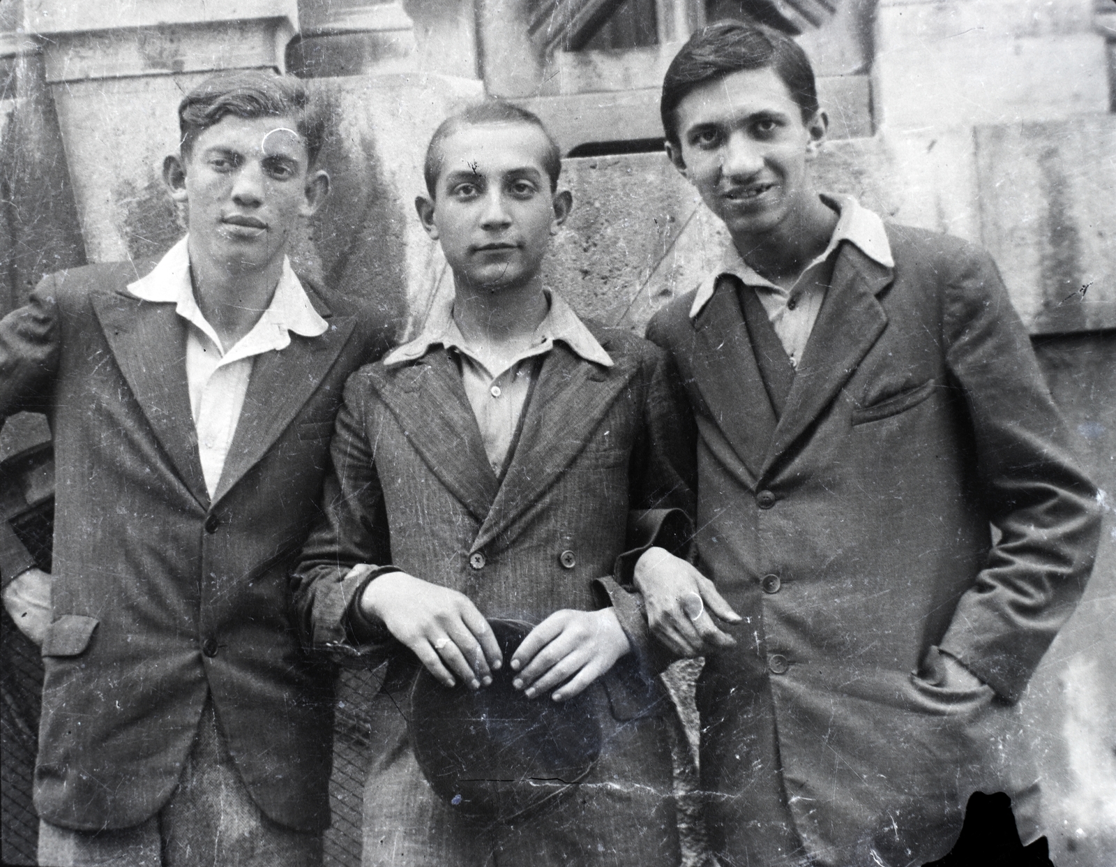 Hungary, a kép jobb szélén az ifjú Vészi Endre, a későbbi költő, író., 1931, Vészi Ágnes, open-necked shirt, three people, Fortepan #136827