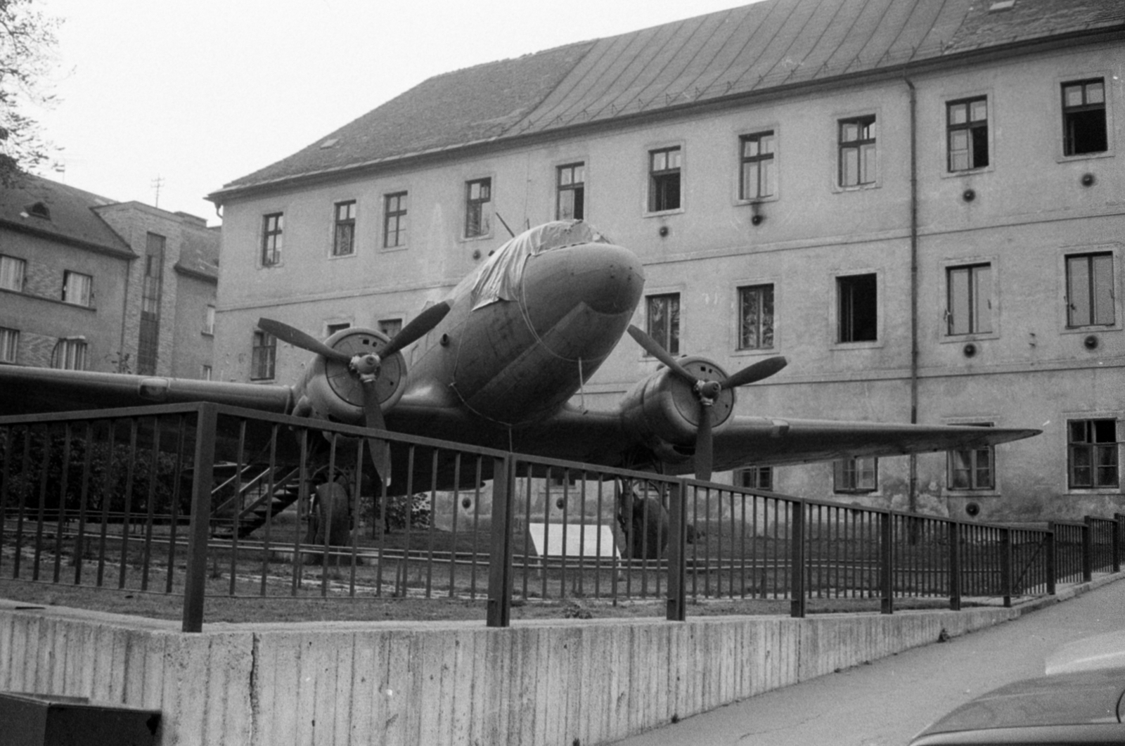 Slovakia, Banská Bystrica, a Szlovák Nemzeti Felkelés múzeumának haditechnikai kiállítása., 1983, Vészi Ágnes, Czechoslovakia, airplane, museum, Lisunov-brand, Fortepan #136856