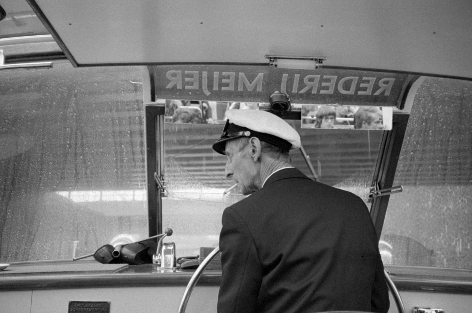 Netherlands, Amsterdam, 1979, Vészi Ágnes, smoking, Ship's wheel, skipper, Fortepan #136930