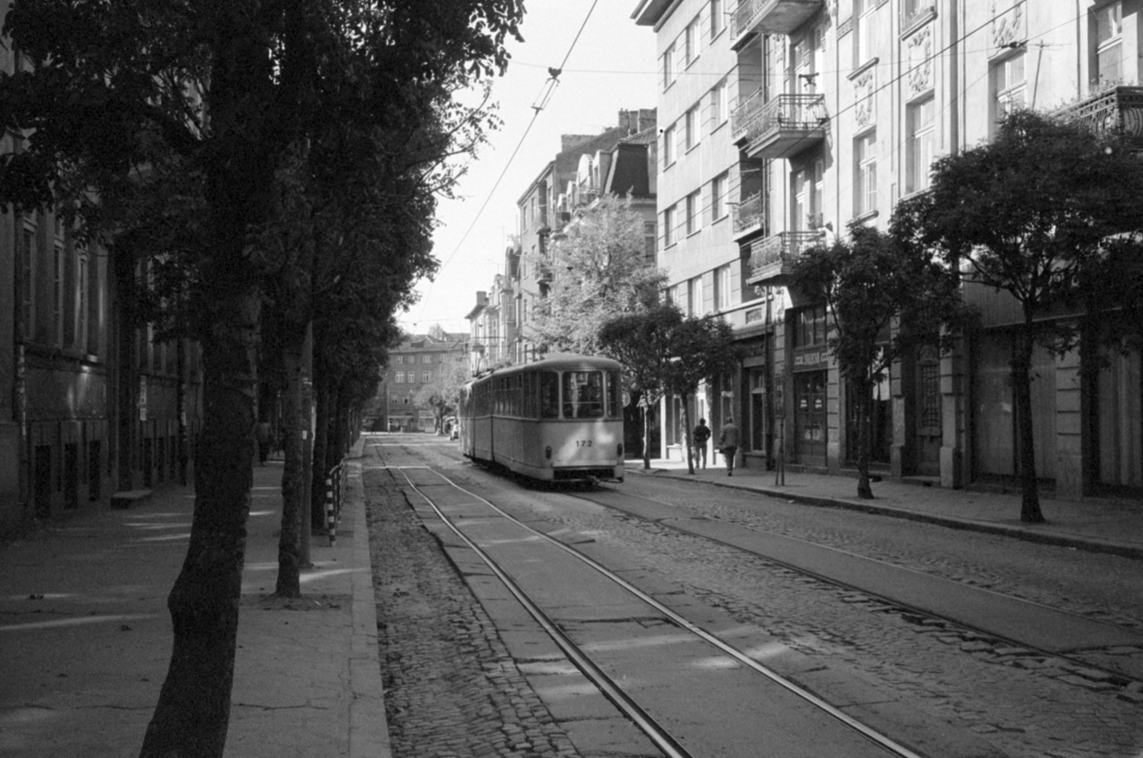 Bulgária, Szófia, ulica Ekzarh Joszif., 1986, Vészi Ágnes, villamos, Fortepan #136952