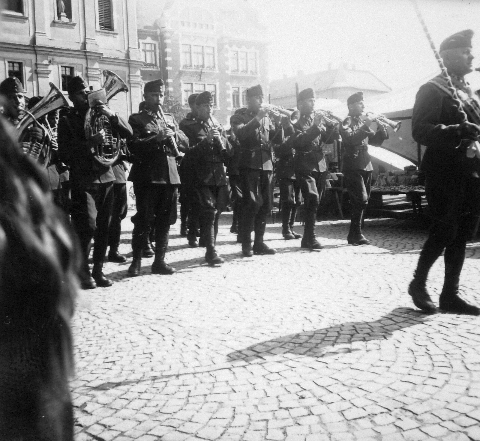 Hungary, Miskolc, Hősök tere, Minorita templom és a Földes Ferenc (Fráter György) Gimnázium., 1942, Nagy József, musical instrument, trumpet, military band, wind band, clarinet, conductor, Fortepan #13697