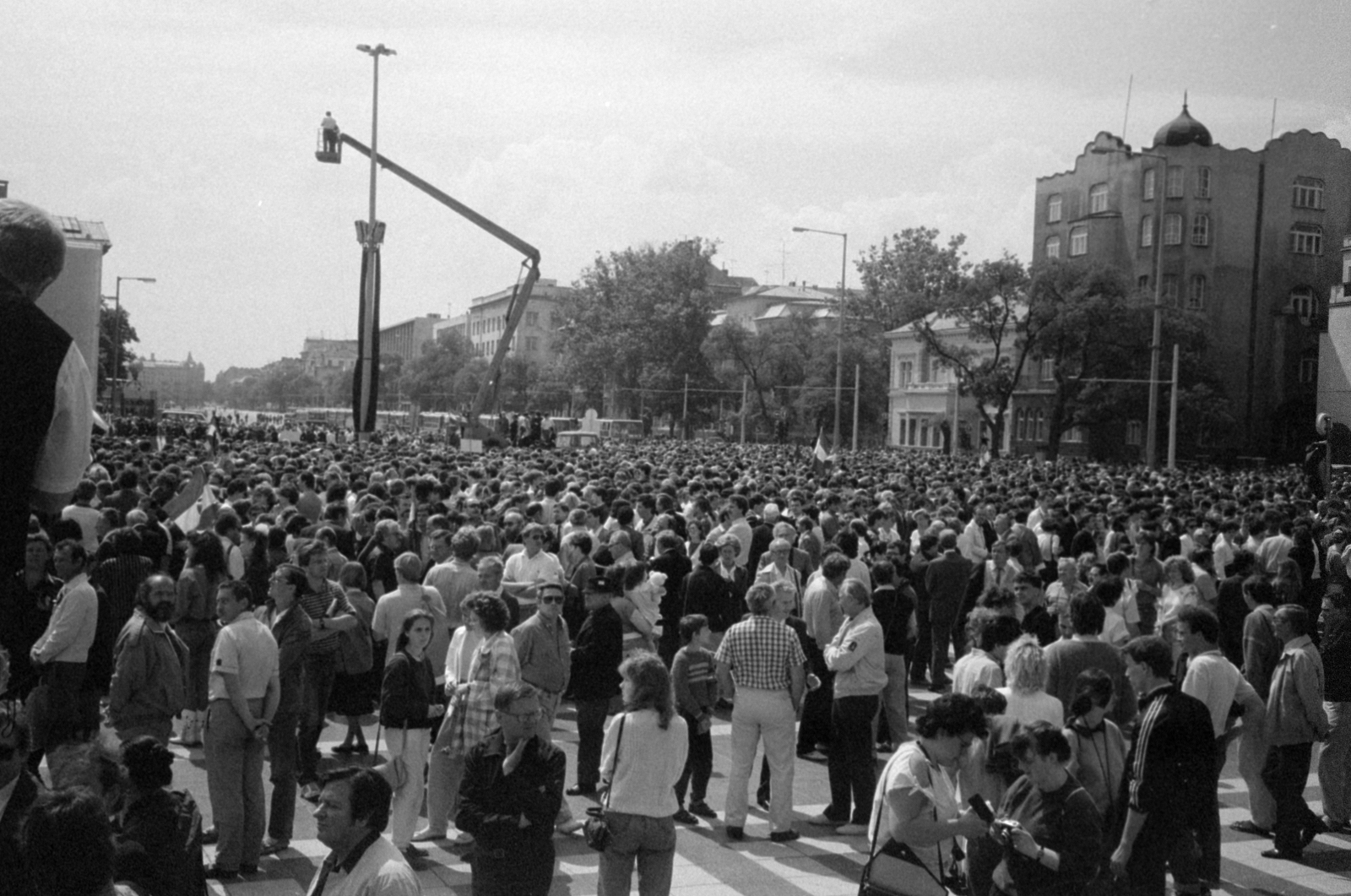 Magyarország, Budapest XIV., Hősök tere 1989. június 16-án, az 56-os hősök újratemetésekor., 1989, Vészi Ágnes, Budapest, rendszerváltás, Fortepan #137012