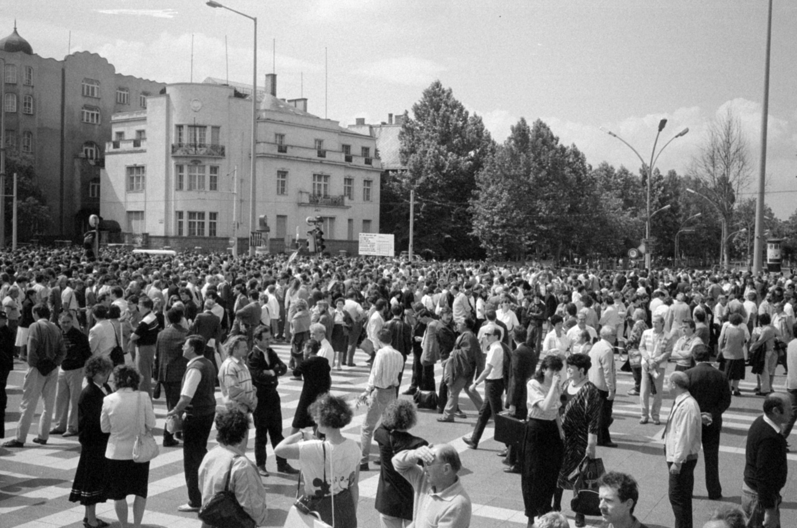 Magyarország, Budapest XIV., Hősök tere 1989. június 16-án, az 56-os hősök újratemetésekor., 1989, Vészi Ágnes, Budapest, rendszerváltás, Fortepan #137014