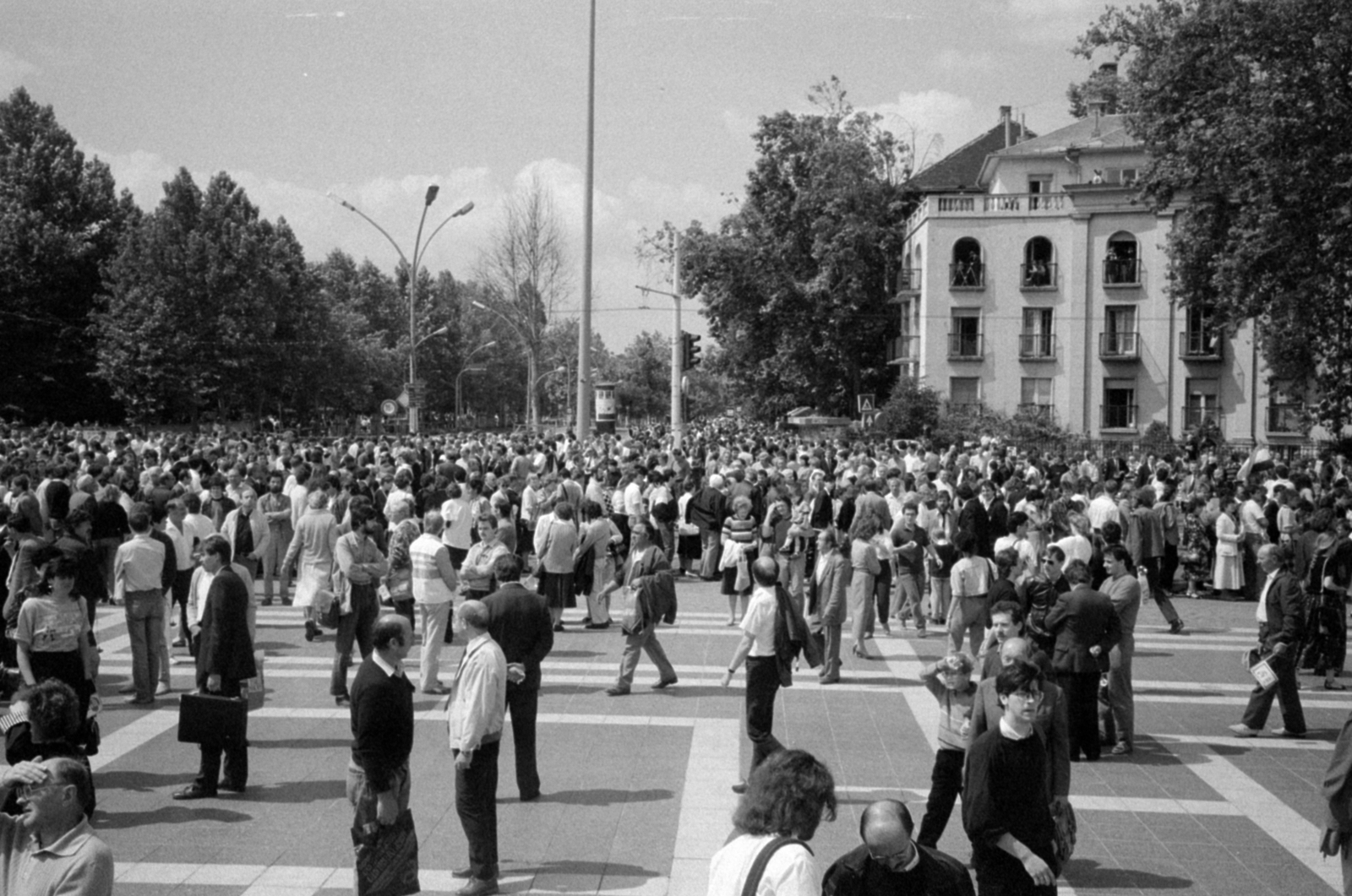 Magyarország, Budapest XIV., Hősök tere 1989. június 16-án, az 56-os hősök újratemetésekor., 1989, Vészi Ágnes, Budapest, rendszerváltás, Fortepan #137015