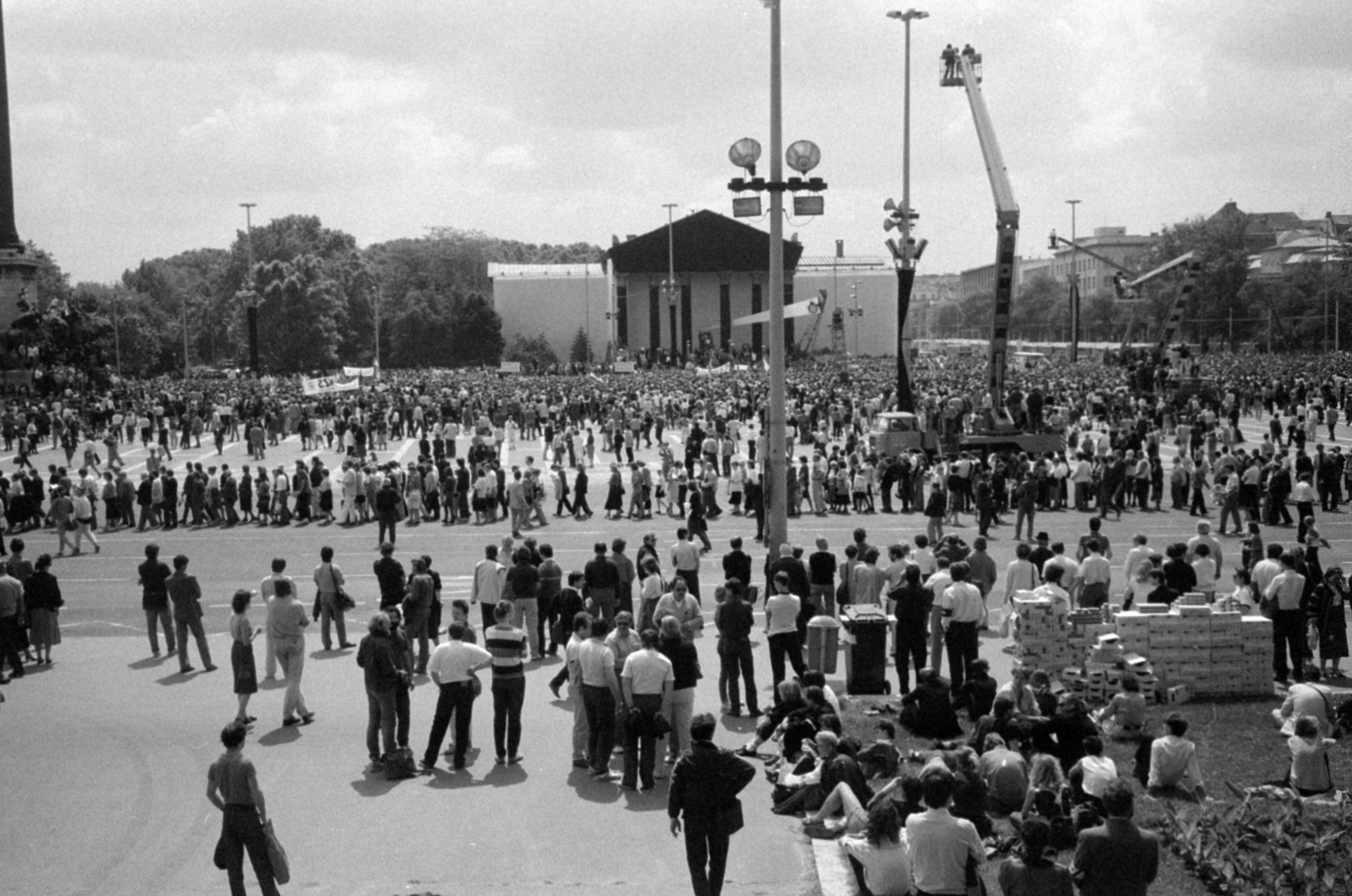 Magyarország, Budapest XIV., Hősök tere 1989. június 16-án, az 56-os hősök újratemetésekor., 1989, Vészi Ágnes, Budapest, rendszerváltás, Fortepan #137027