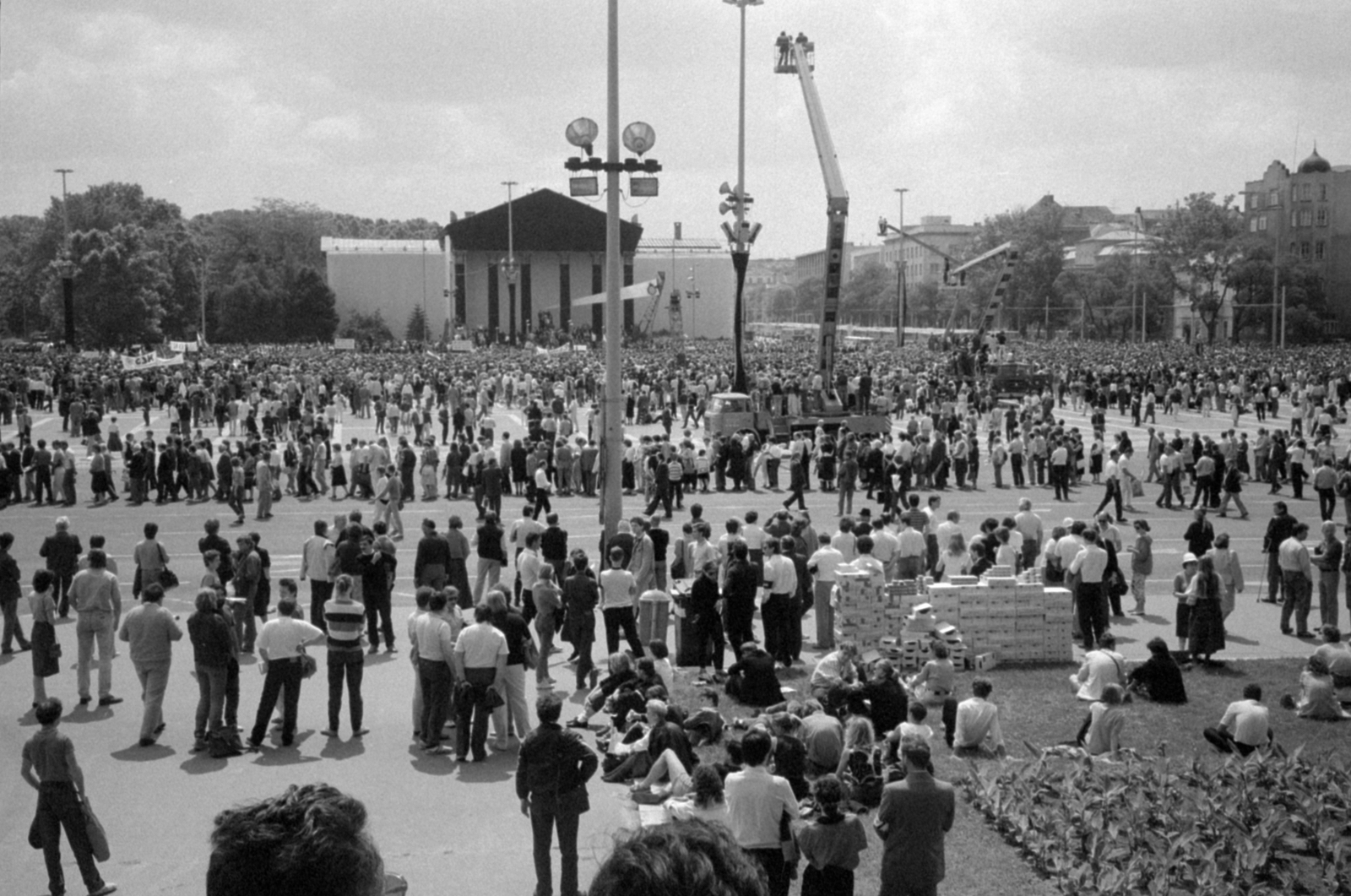 Magyarország, Budapest XIV., Hősök tere 1989. június 16-án, az 56-os hősök újratemetésekor., 1989, Vészi Ágnes, Budapest, rendszerváltás, Fortepan #137029