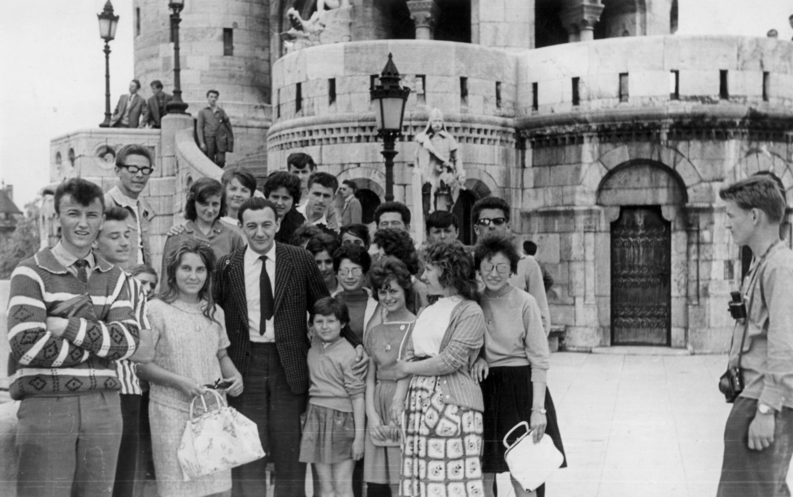 Hungary, Halászbástya, Budapest I., középen Sinkovits Imre színművész., 1963, Heti Napló - ATV, Budapest, Fortepan #137071