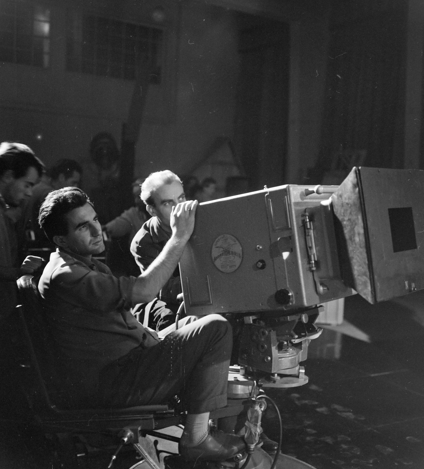 Hungary, Budapest V., az MTV stúdiója, Kocsis Sándor operatőr a Székely Mihály operaénekesről készülő portréfilm felvételén., 1963, Szalay Zoltán, cameraman, Hungarian TV, Budapest, Debrie-camera, Fortepan #137109