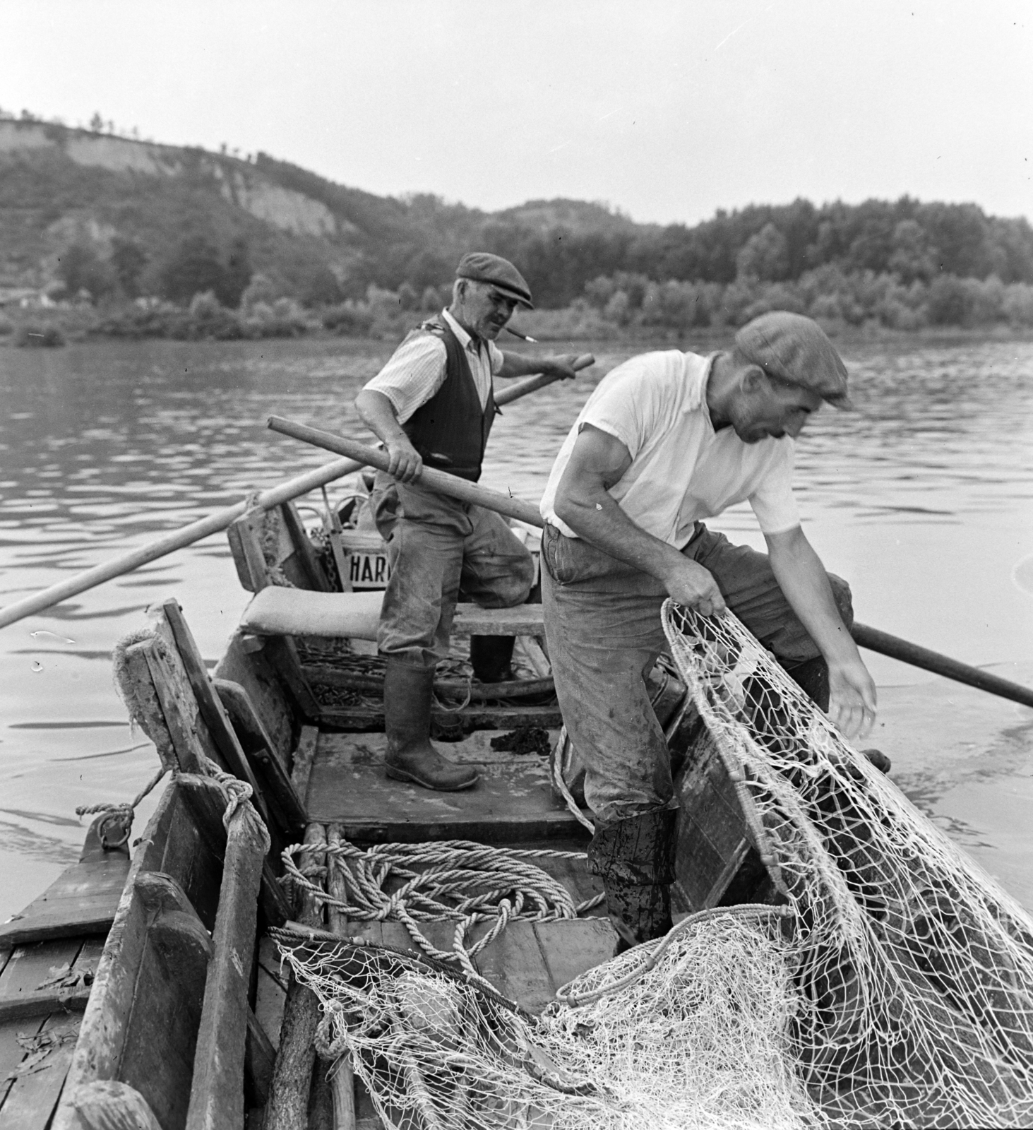 Hungary, Paks, halászok a Dunán., 1959, Szalay Zoltán, fishing, fishing net, Best of, Fortepan #137130