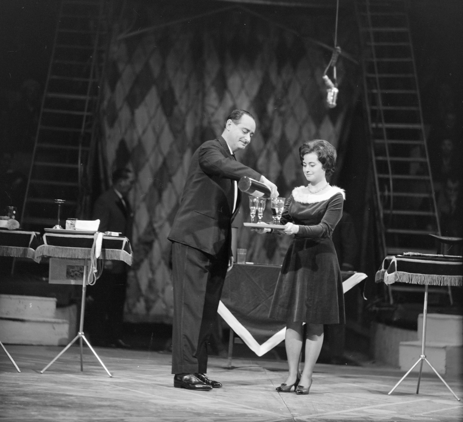 Hungary, Budapest XIV., Fővárosi Nagycirkusz, balra Rodolfo (Gács Rezső)., 1964, Szalay Zoltán, microphone, magician, Budapest, circus floor, Fortepan #137220