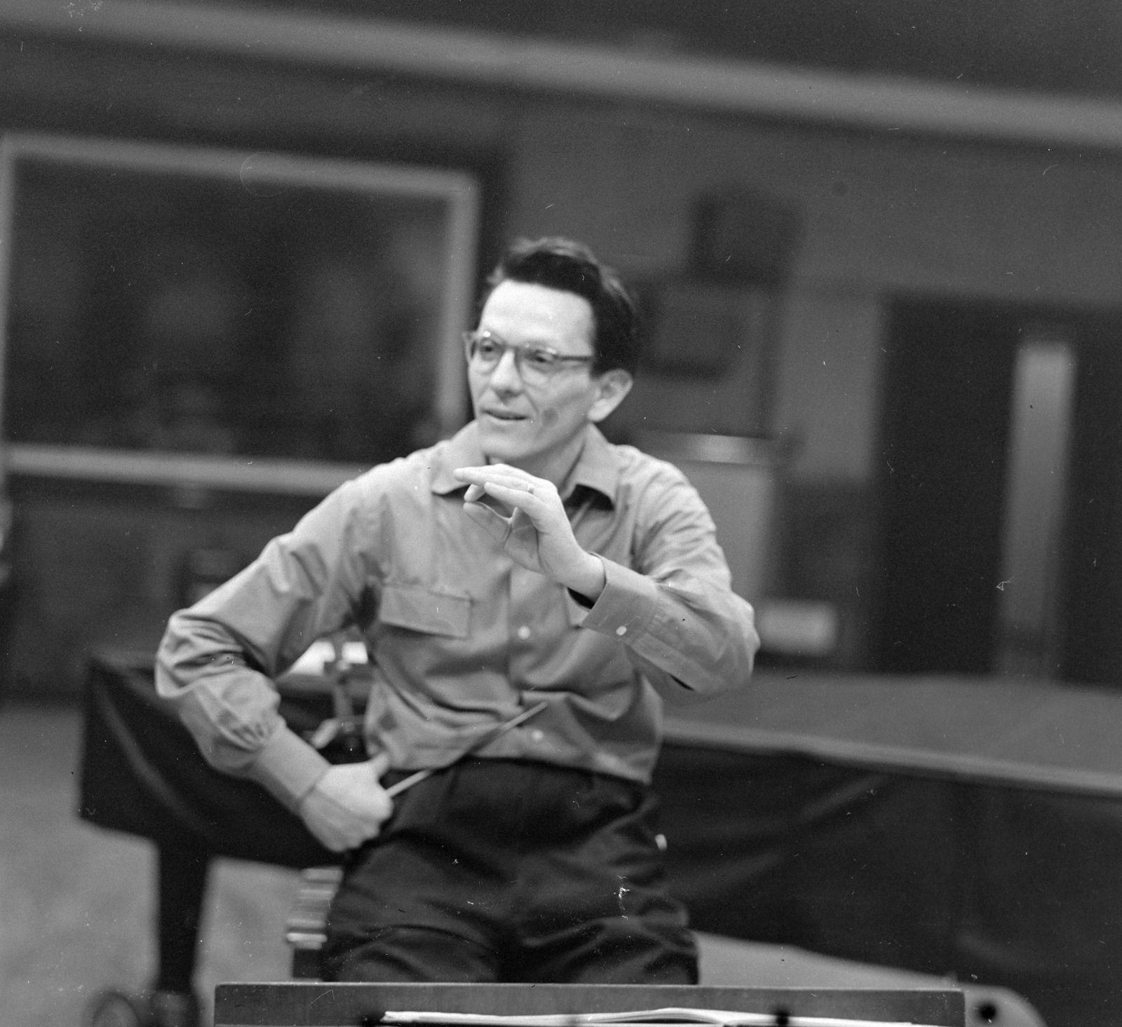Hungary, Budapest VIII., a Magyar Rádió stúdiója, Mircea Basarab román karmester., 1964, Szalay Zoltán, conductor, Budapest, Hungarian Radio, Fortepan #137321