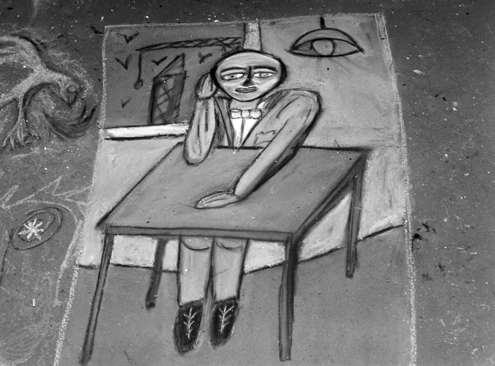 Finnország, Helsinki, a felvétel a Mannerheimintie 18.számú ház előtt, a VIII. VIT (Világifjúsági Találkozó) idején készült., 1962, Szalay Zoltán, aszfaltrajz, Fortepan #137380