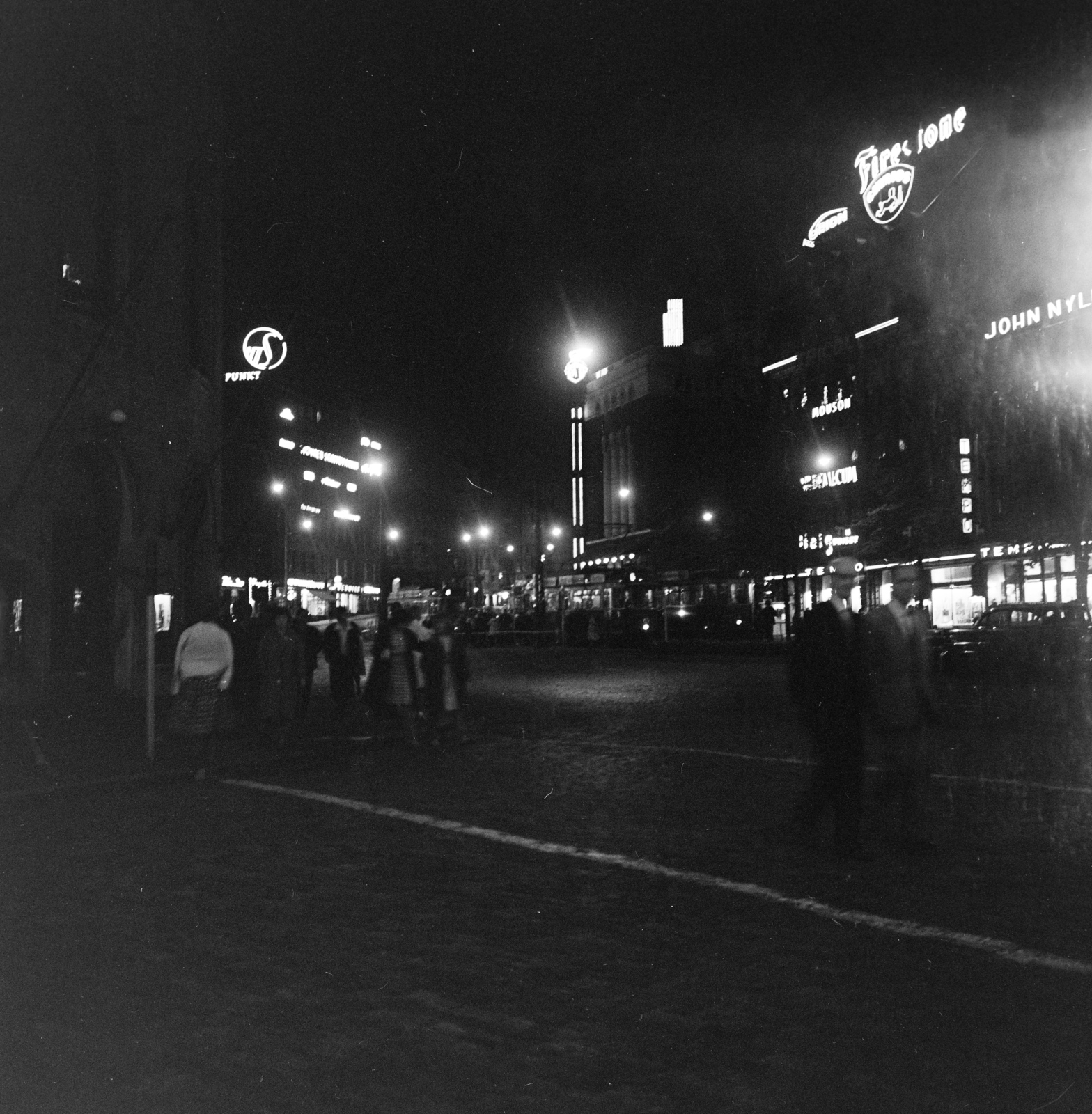 Finland, Helsinki, a felvétel a VIII. VIT (Világifjúsági Találkozó) idején készült., 1962, Szalay Zoltán, night, neon sign, Fortepan #137421