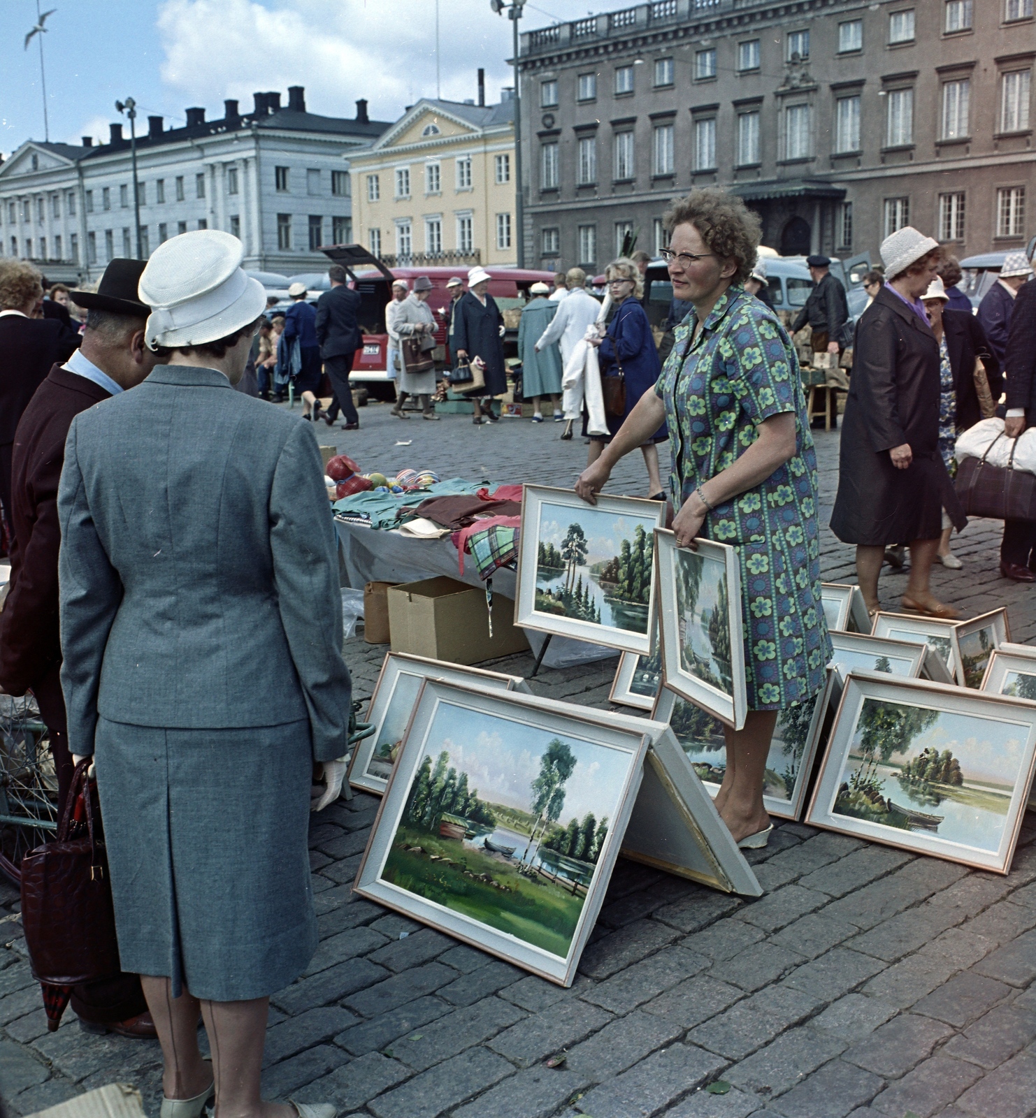 Finland, Helsinki, a kikötői piactér (Kauppatori). A felvétel a VIII. VIT (Világifjúsági Találkozó) idején készült., 1962, Szalay Zoltán, colorful, Fortepan #137444