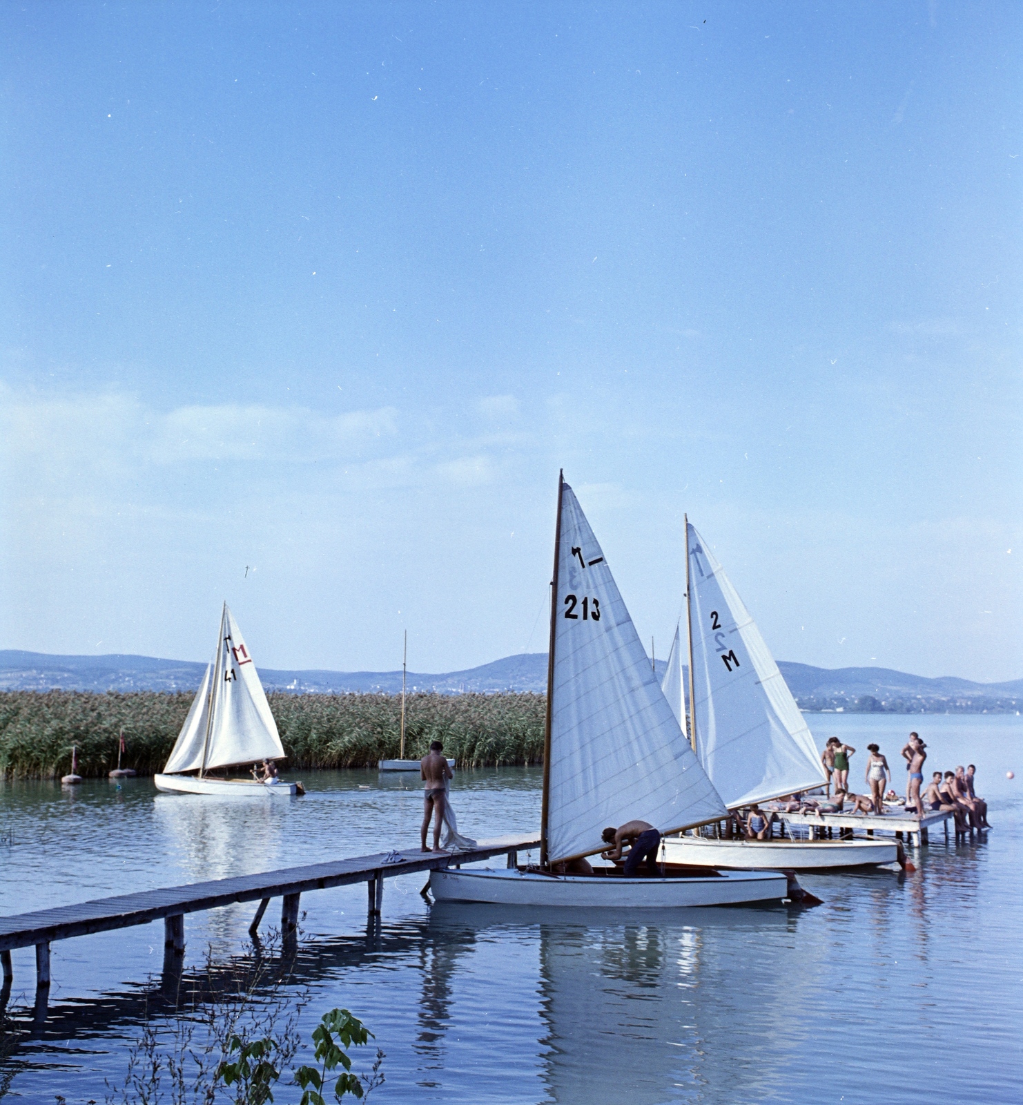 Hungary,Lake Balaton, Tihany, Lepke sor, Füredi öböl., 1961, Szalay Zoltán, sailboat, colorful, lake, Fortepan #137472