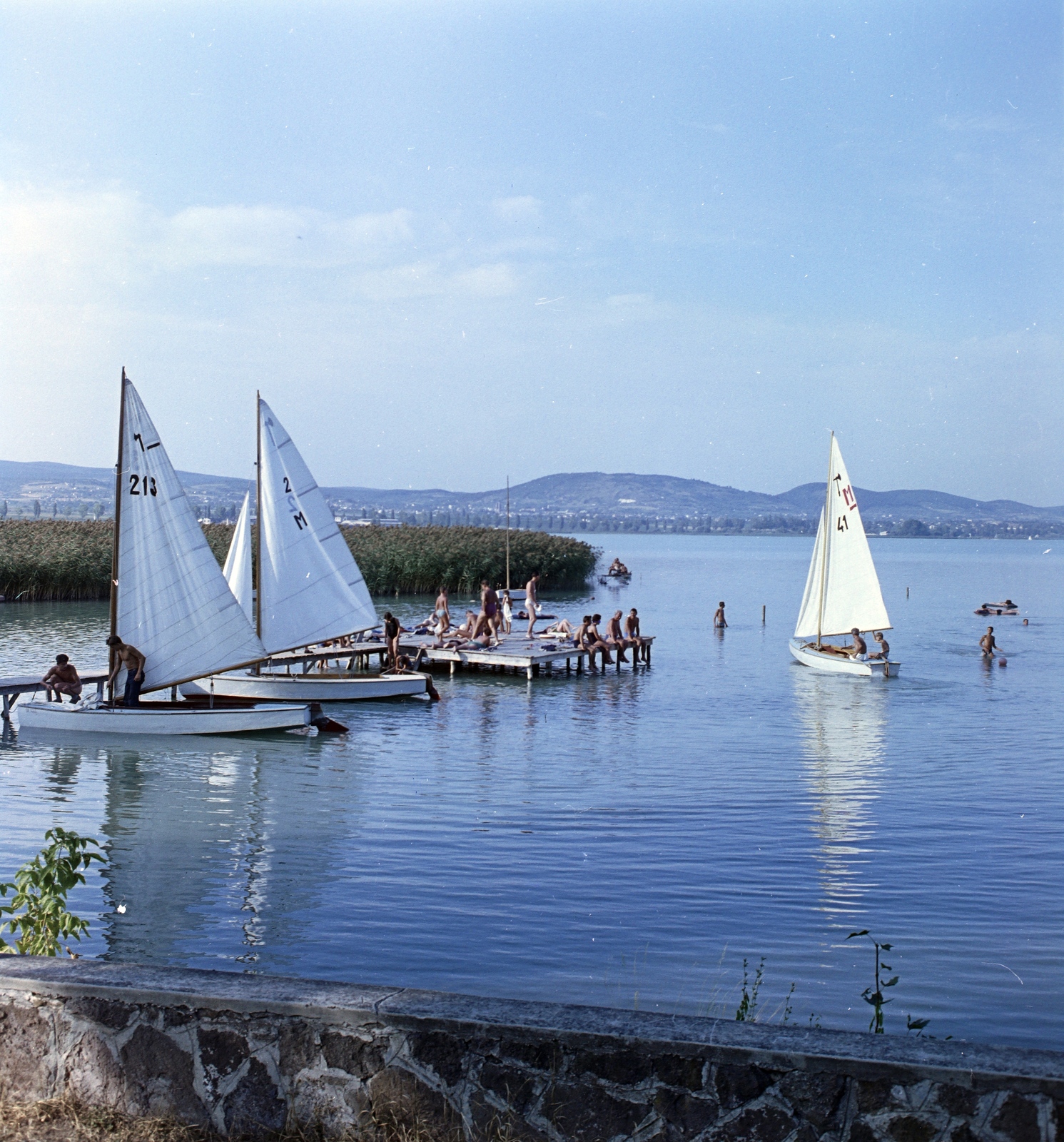 Hungary,Lake Balaton, Tihany, Lepke sor, Füredi öböl., 1961, Szalay Zoltán, sailboat, colorful, lake, Fortepan #137474