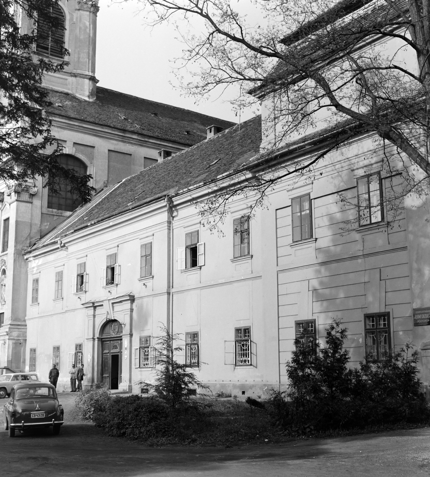 Magyarország, Szentgotthárd, Széll Kálmán tér, Nagyboldogasszony-templom és a ciszterci apátság., 1962, Szalay Zoltán, Fortepan #137592