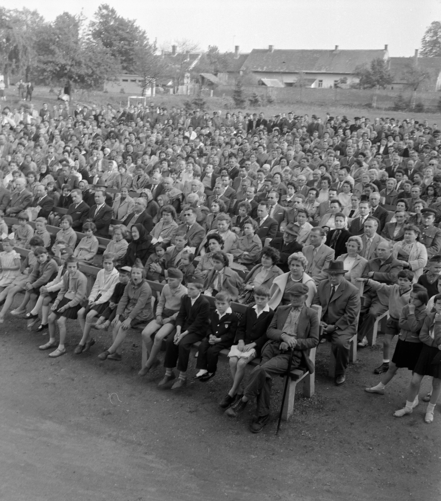 Magyarország, Szentgotthárd, Várkert, a szabadtéri színpad nézőtere., 1962, Szalay Zoltán, Fortepan #137595