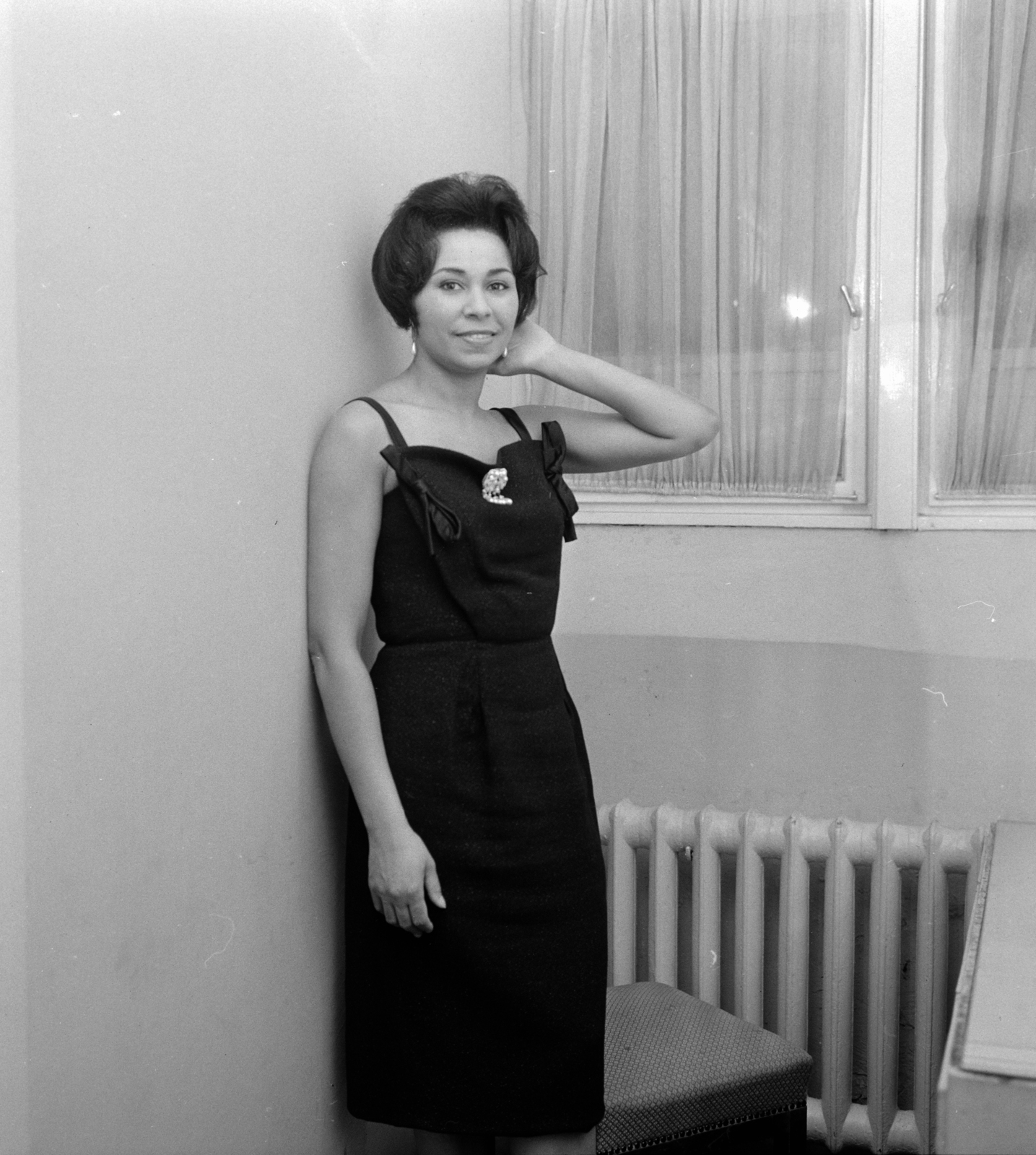 Magyarország, Budapest V., a felvétel az MTV épületében készült Margaret Tynes amerikai operaénekesnőről., 1962, Szalay Zoltán, fűtőtest, Magyar Televízió, Budapest, Fortepan #137646