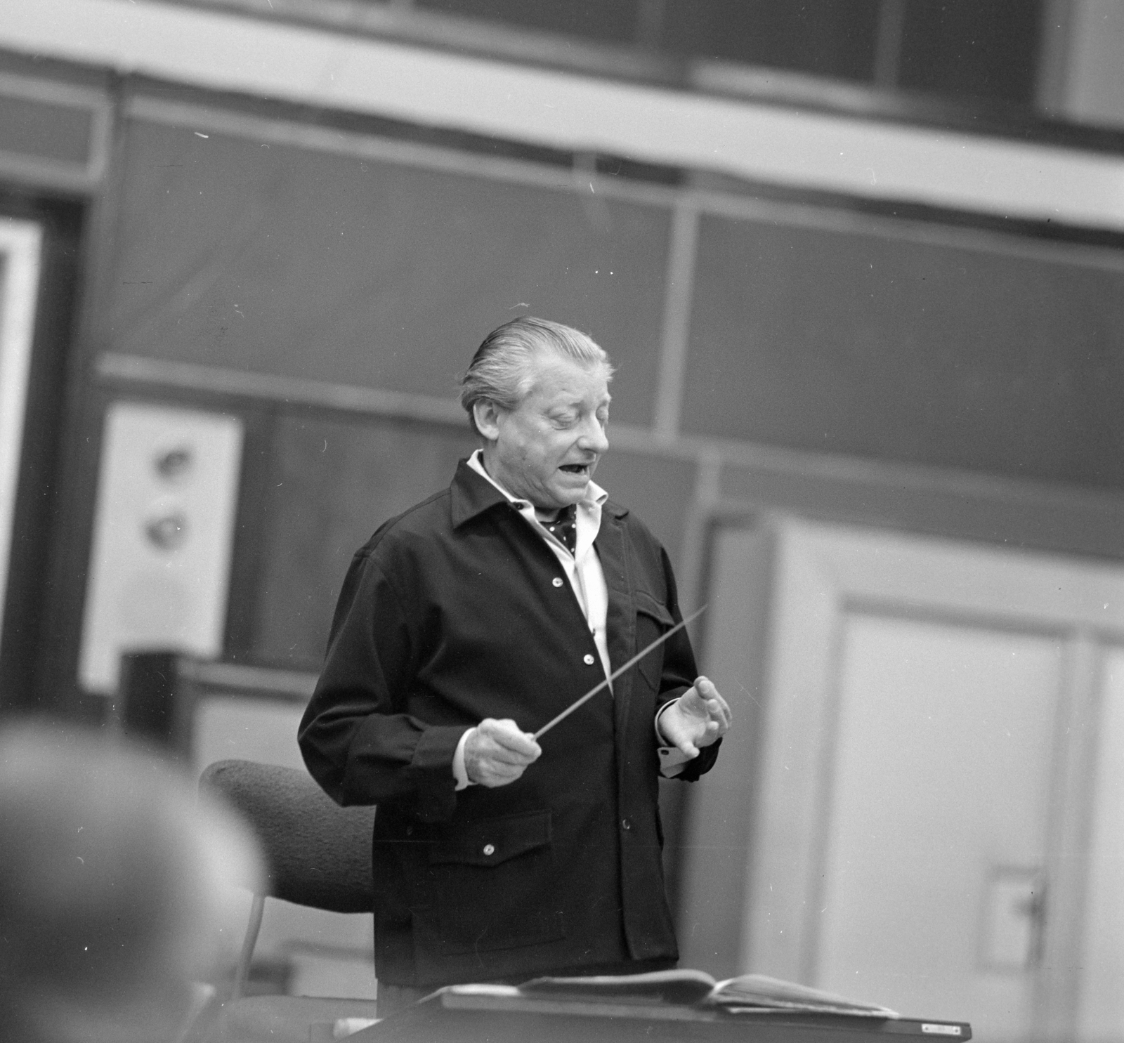 Magyarország, Budapest VIII., a Magyar Rádió stúdiója, Hans Schmidt-Isserstedt német karmester., 1965, Szalay Zoltán, karmester, Budapest, Fortepan #137705