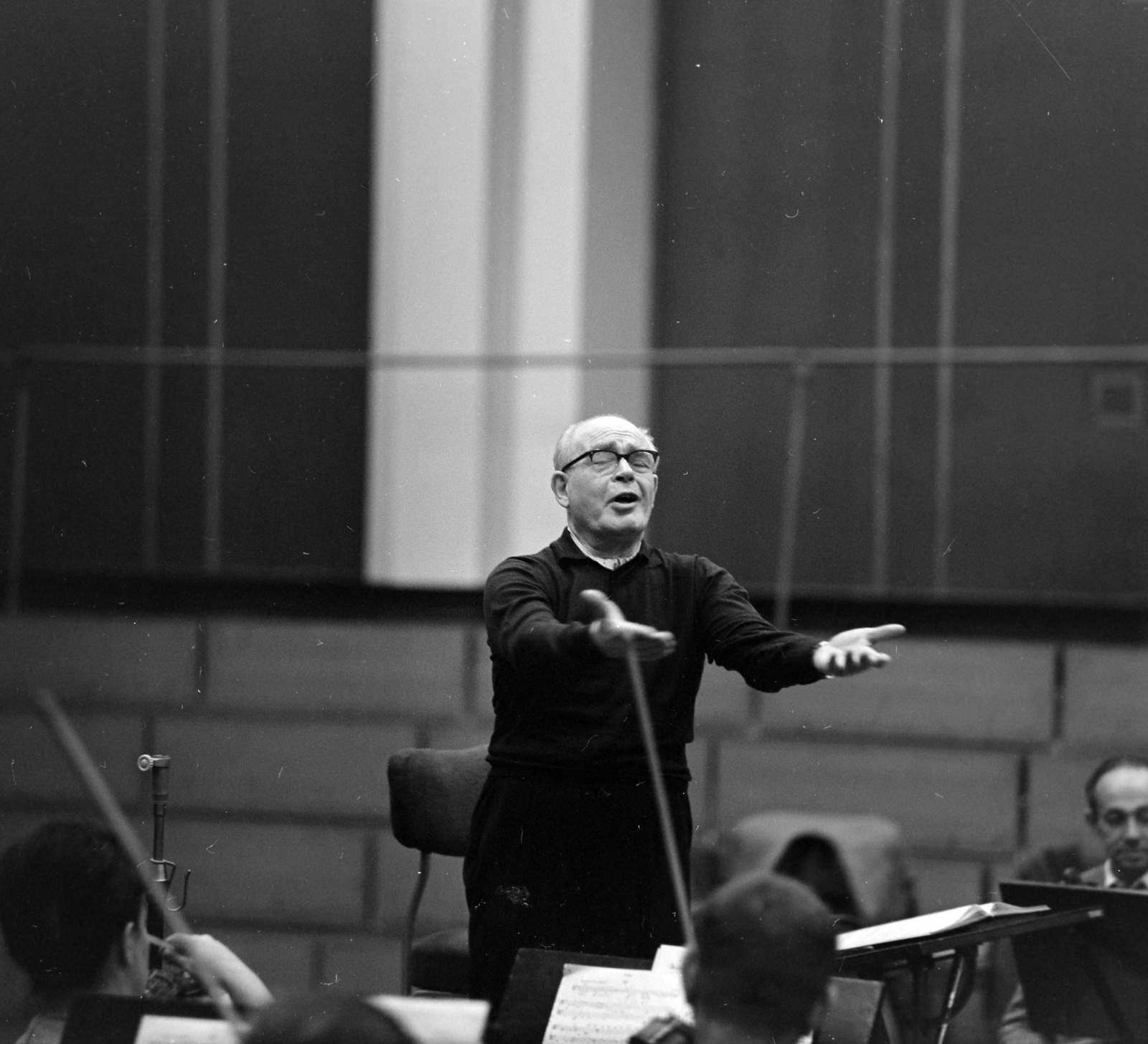 Magyarország, Budapest VIII., a Magyar Rádió stúdiója, Paul Kletzki (eredeti nevén Paweł Klecki) lengyel karmester., 1965, Szalay Zoltán, karmester, Budapest, Magyar Rádió, Fortepan #137717