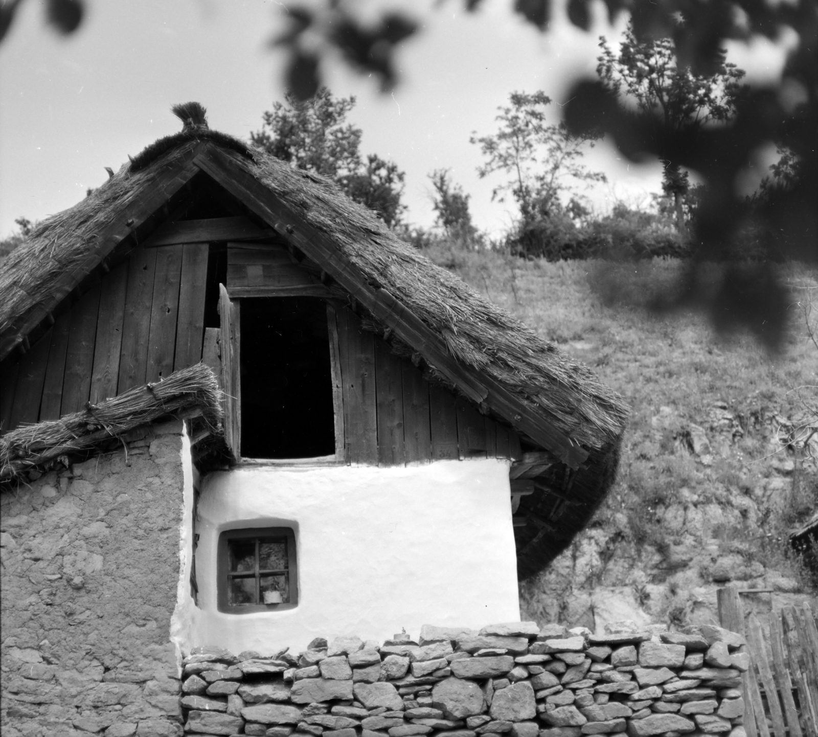 Hungary, Kisgyőr, 1964, Szalay Zoltán, thatched roof, farmhouse, Fortepan #137729