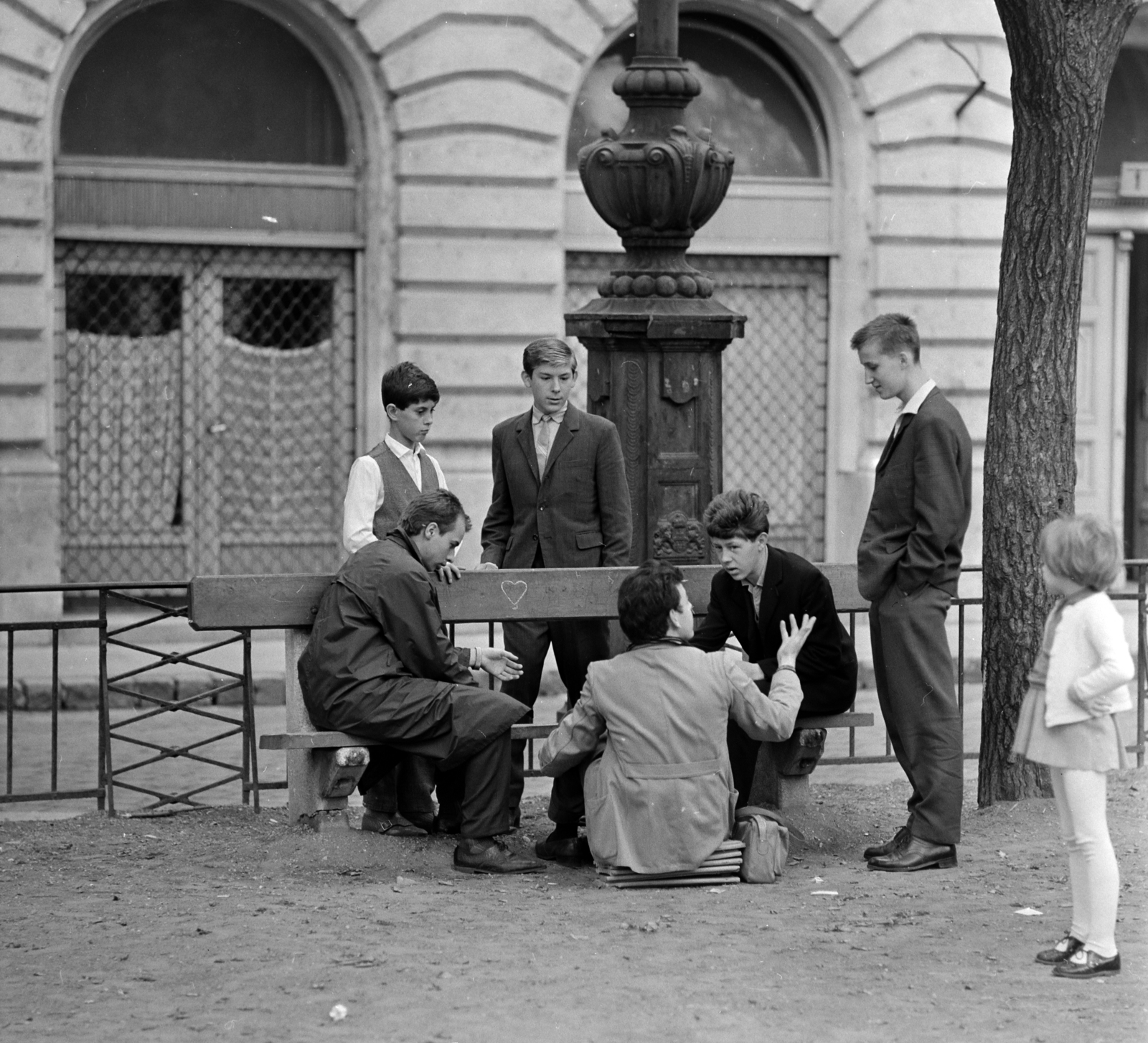 Magyarország, Budapest VII., Klauzál tér, háttérben a tér 1. számú háza., 1966, Szalay Zoltán, Budapest, Fortepan #137740