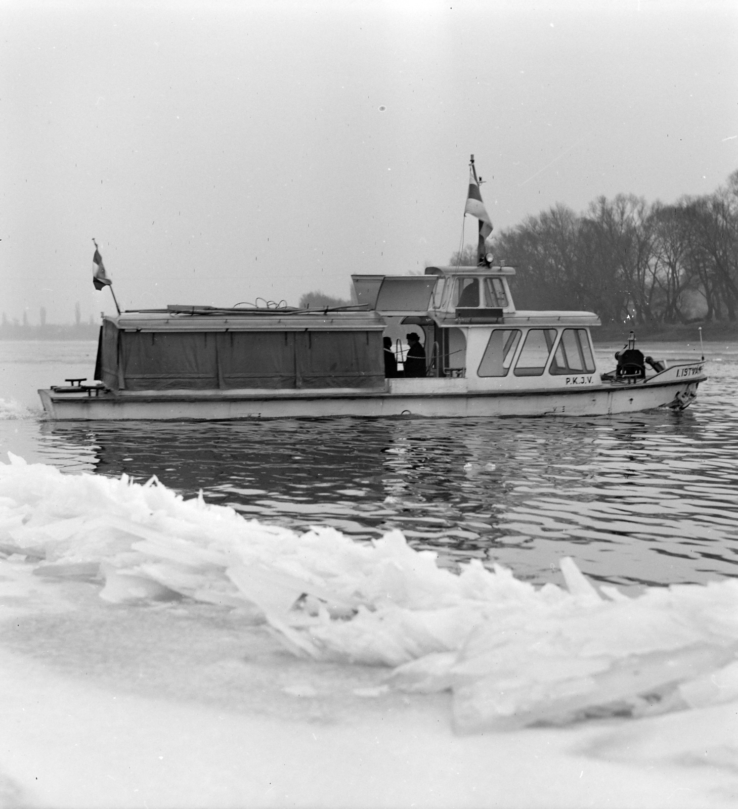 Hungary, az I. István átkelőhajó (épült: 1971.)., 1972, Szalay Zoltán, passenger ship, Fortepan #137795